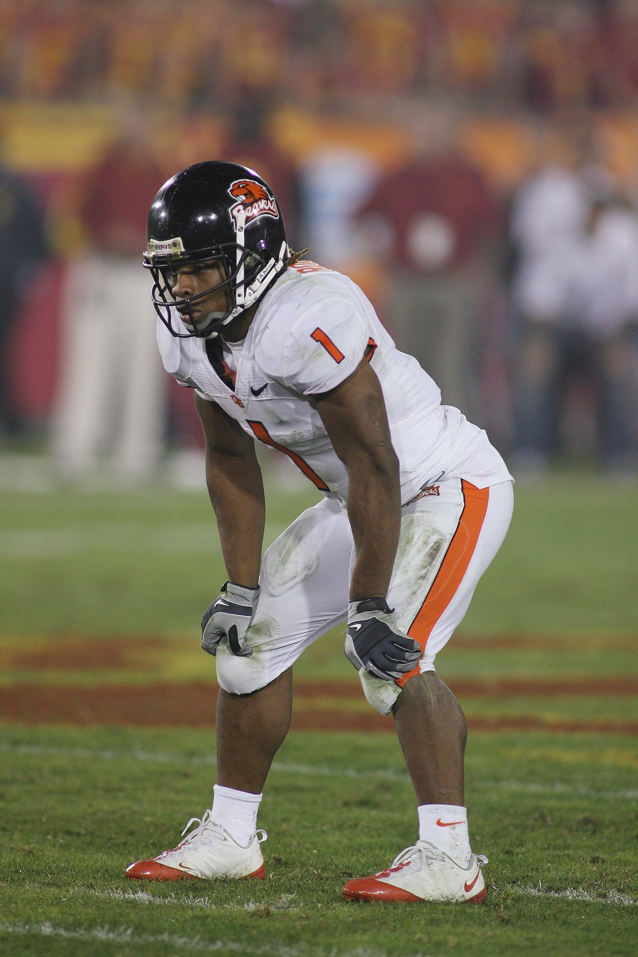 LOS ANGELES, CA - OCTOBER 24:  Jacquizz Rodgers #1 of the Oregon State Beavers lines up in the backfield against the USC Trojans on October 24, 2009 at the Los Angeles Coliseum in Los Angeles, California.  USC won 42-36.  (Photo by Jeff Golden/Getty Image