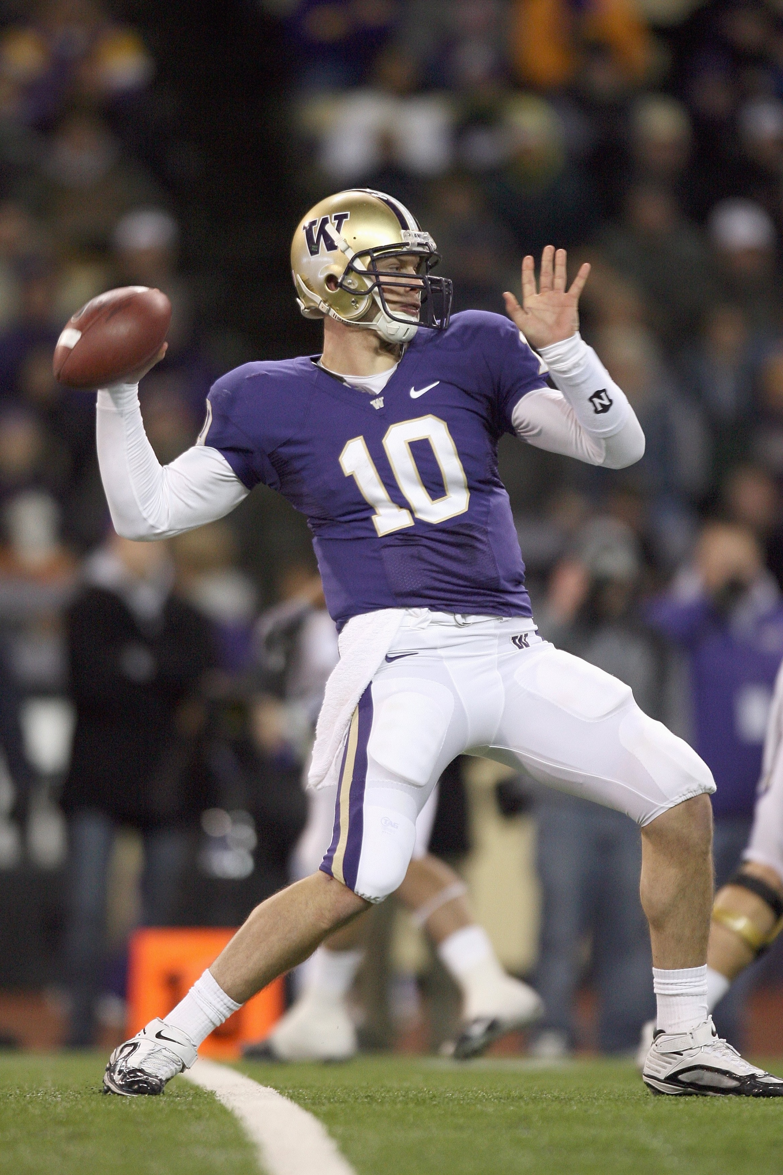 SEATTLE - DECEMBER 05: Quarterback Jake Locker #10 of the Washington Huskies looks to pass the ball during game against the California Bears on December 5, 2009 at Husky Stadium in Seattle, Washington. The Huskies defeated the Bears 42-10. (Photo by Otto SEATTLE - DECEMBER 05: Quarterback Jake Locker #10 of the Washington Huskies looks to pass the ball during game against the California Bears on December 5, 2009 at Husky Stadium in Seattle, Washington. The Huskies defeated the Bears 42-10. (Photo by Otto
