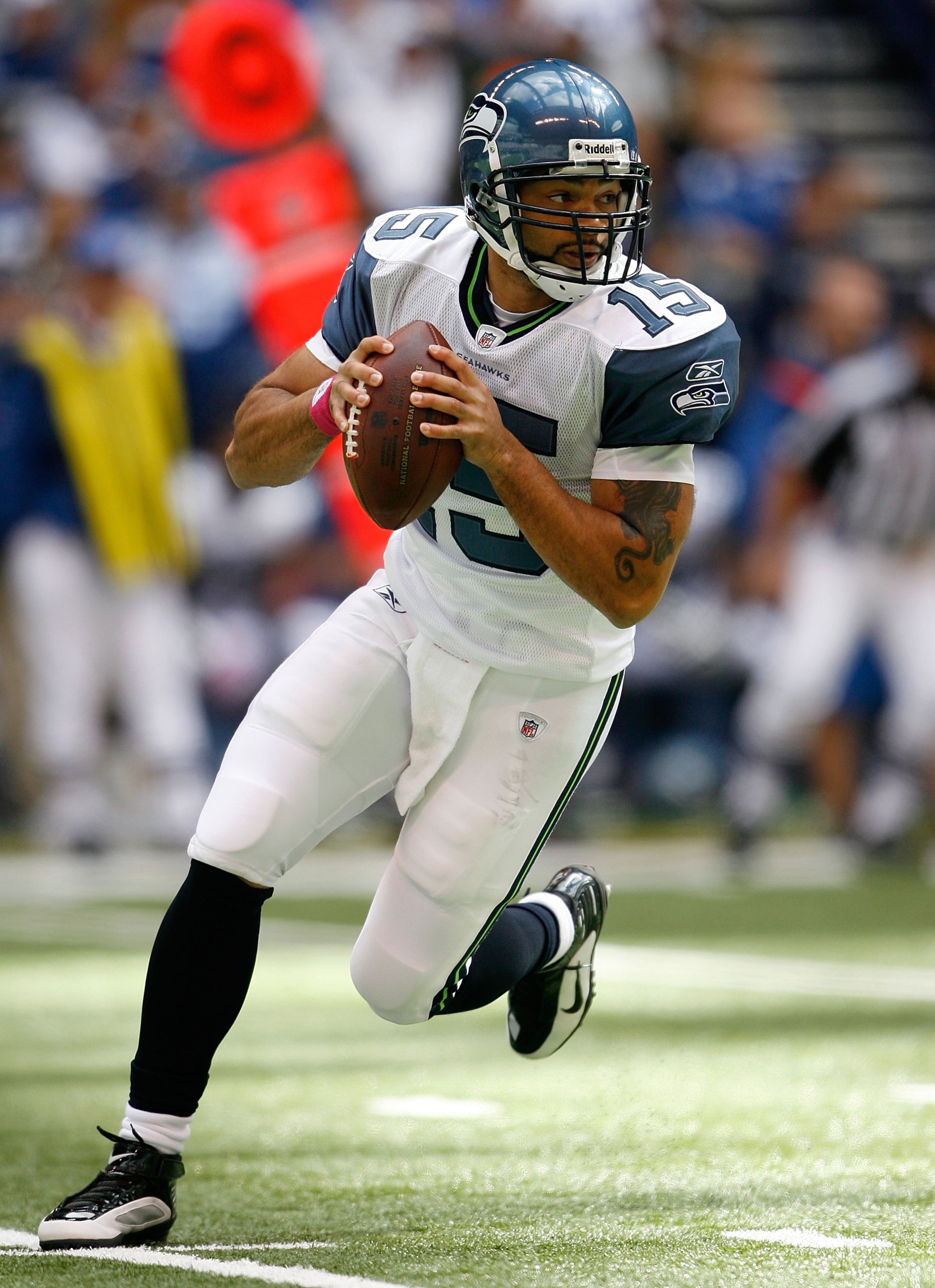 INDIANAPOLIS - OCTOBER 04:  Seneca Wallace #15 of the the Seattle Seahawks throws a pass during the NFL game against the Indianapolis Colts at Lucas Oil Stadium on October 4, 2009 in Indianapolis, Indiana.  (Photo by Andy Lyons/Getty Images)