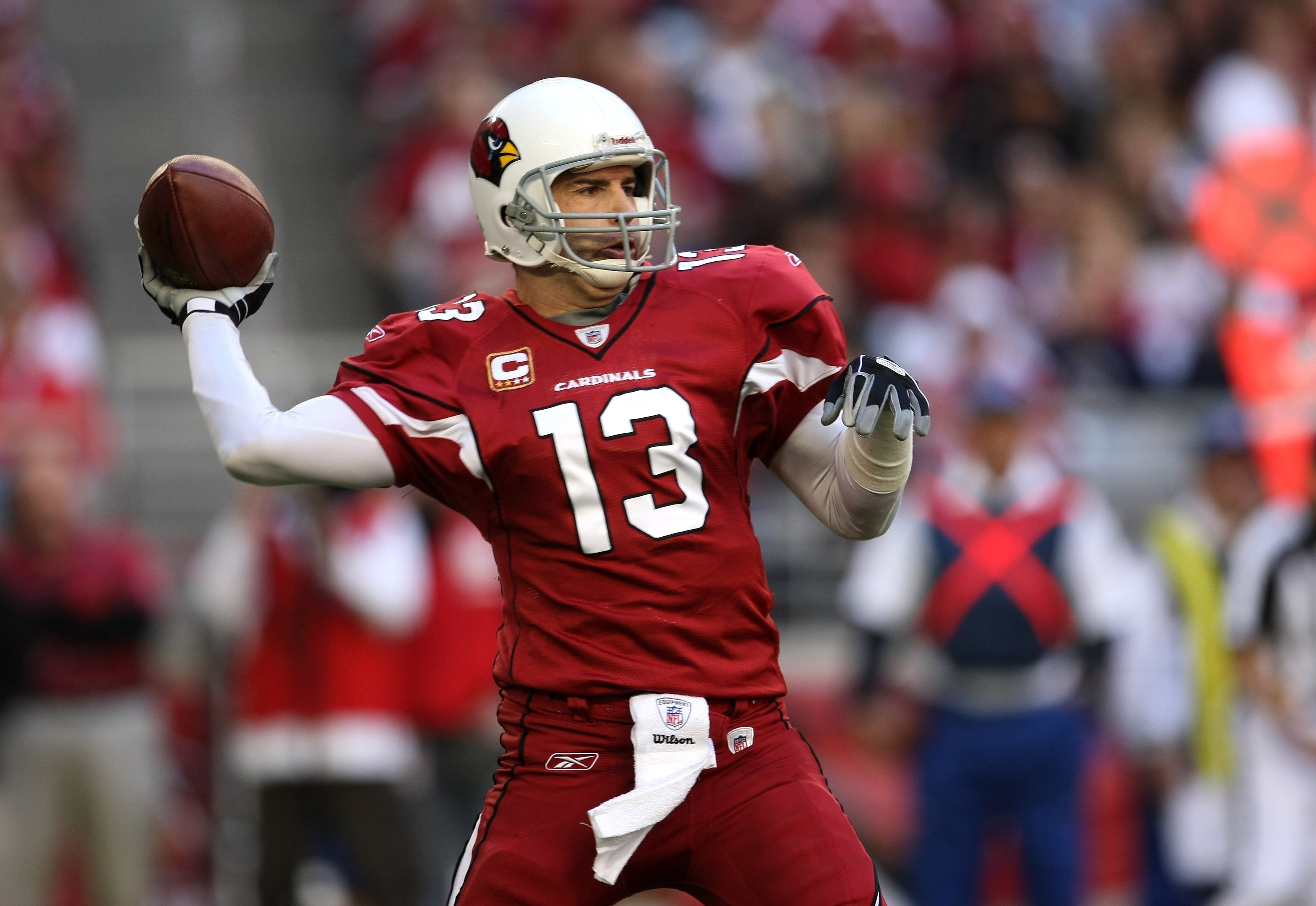 GLENDALE, AZ - DECEMBER 27:  Quarterback Kurt Warner #13 of the Arizona Cardinals throws a pass against the St. Louis Rams on December 27, 2009 at University of Phoenix Stadium in Glendale, Arizona.  (Photo by Stephen Dunn/Getty Images)