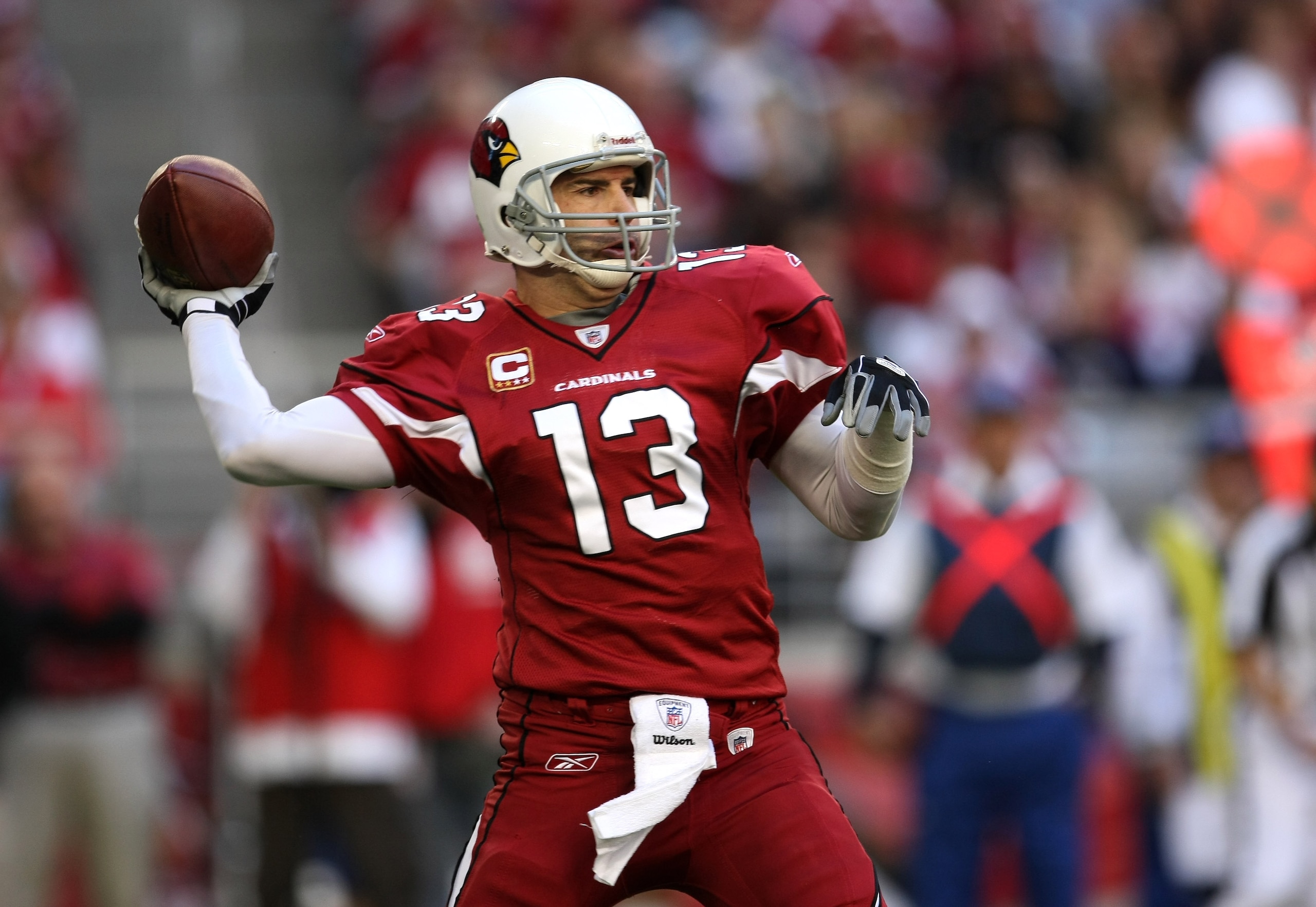 GLENDALE, AZ - DECEMBER 27:  Quarterback Kurt Warner #13 of the Arizona Cardinals throws a pass against the St. Louis Rams on December 27, 2009 at University of Phoenix Stadium in Glendale, Arizona.  (Photo by Stephen Dunn/Getty Images)