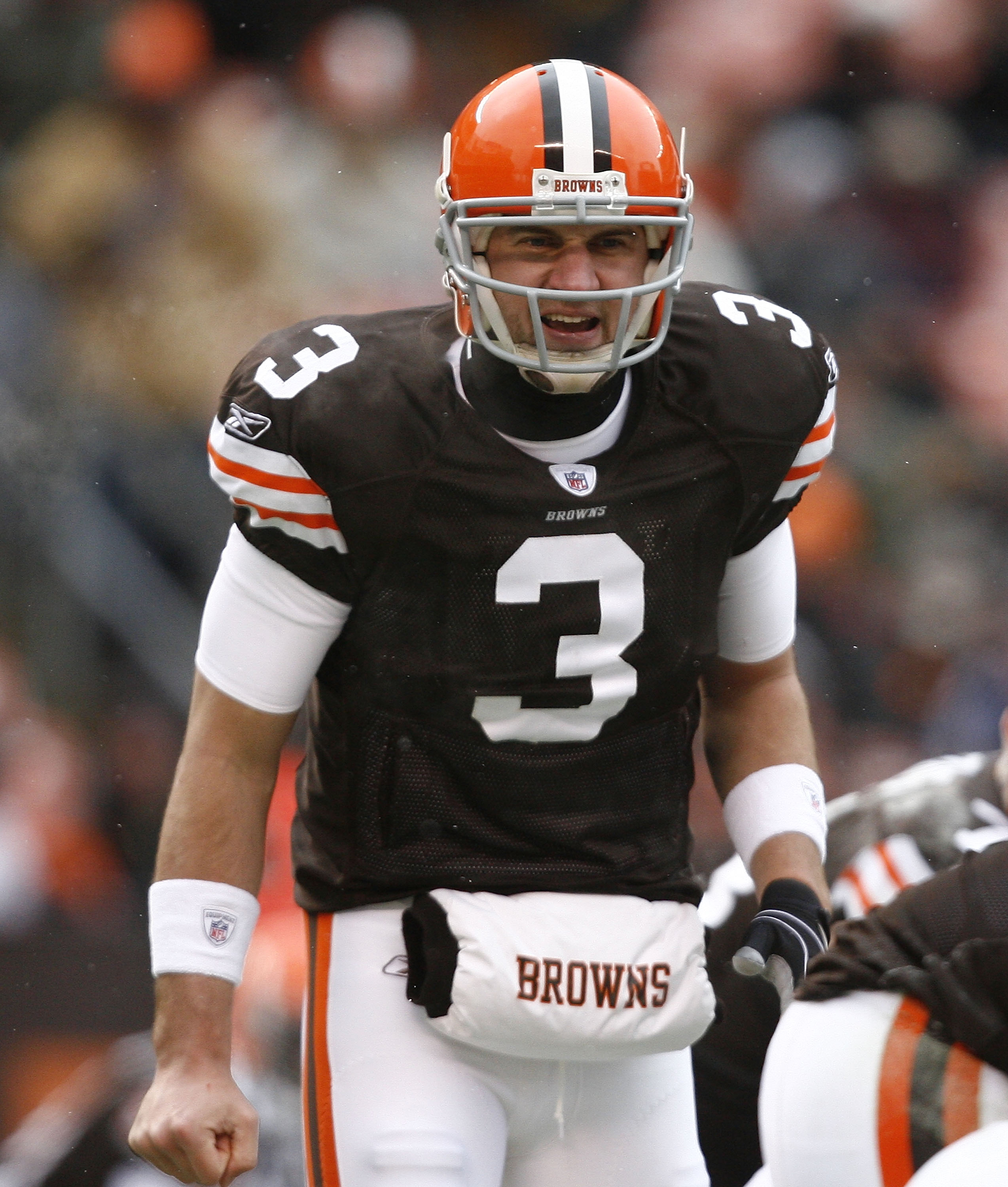 CLEVELAND - JANUARY 03:  Derek Anderson #3 of the Cleveland Browns yells out a play against the Jacksonville Jaguars at Cleveland Browns Stadium on January 3, 2010 in Cleveland, Ohio.  (Photo by Matt Sullivan/Getty Images)