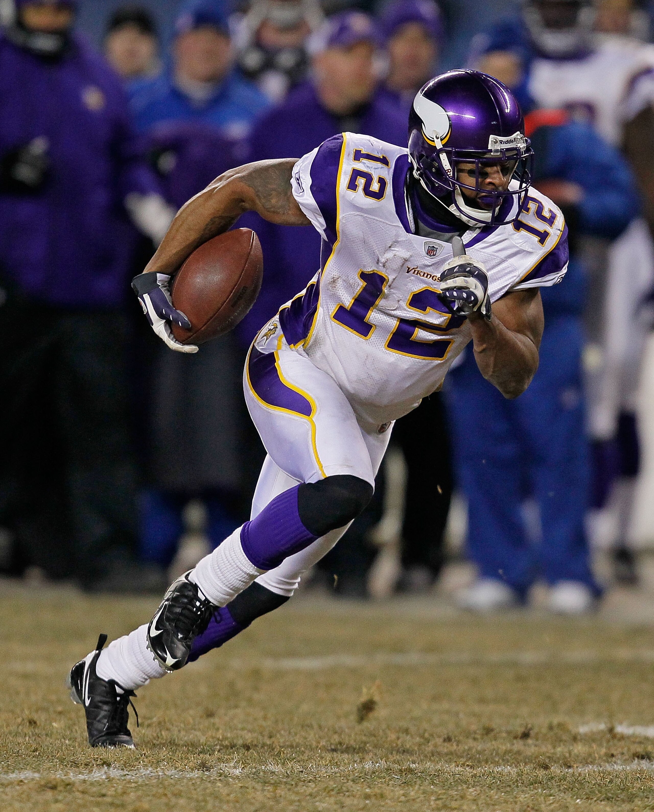 CHICAGO - DECEMBER 28: Percy Harvin #12 of the Minnesota Vikings runs after a catch against the Chicago Bears at Soldier Field on December 28, 2009 in Chicago, Illinois. The Bears defeated the Vikings 36-30 in overtime. (Photo by Jonathan Daniel/Getty Ima
