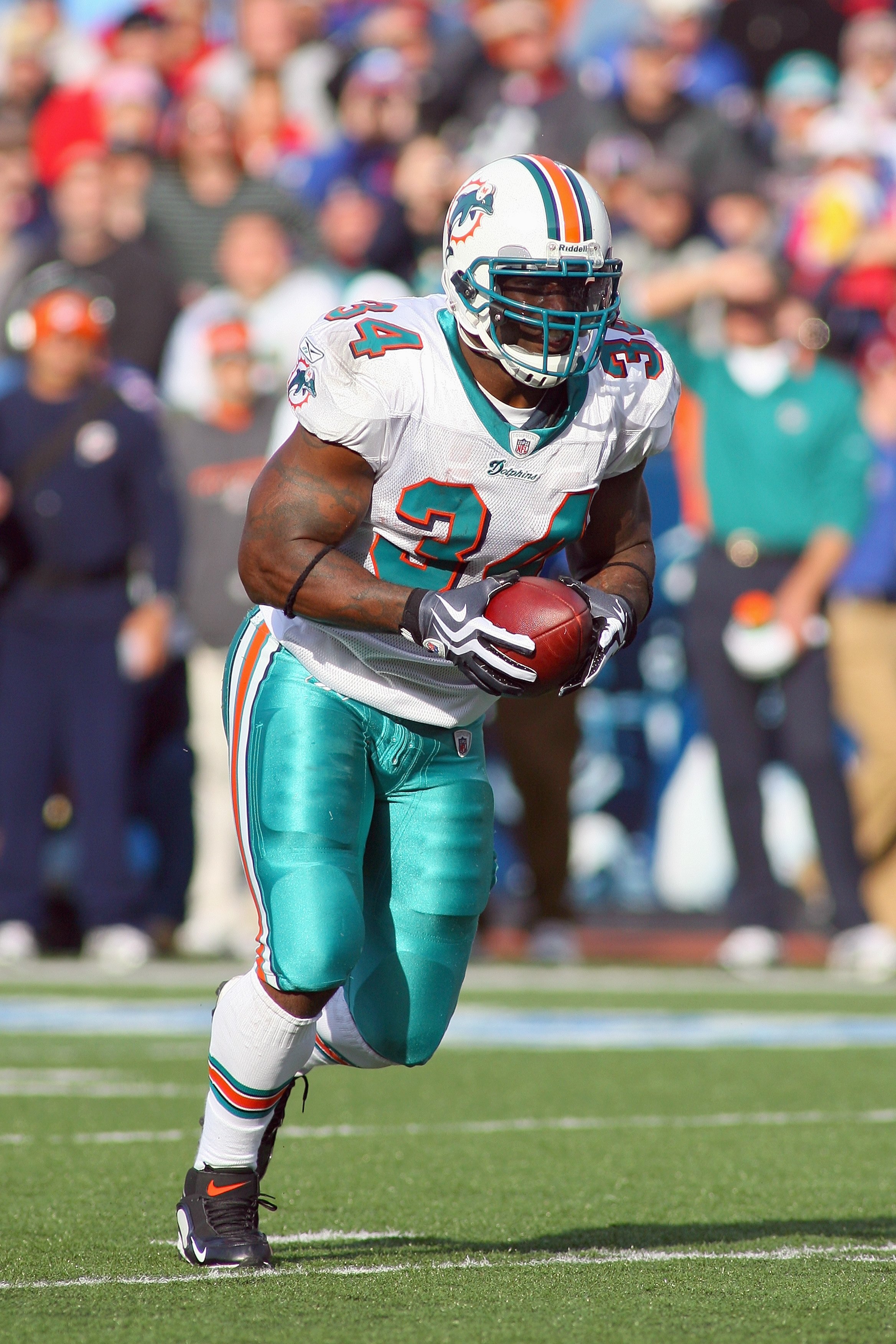 ORCHARD PARK, NY - NOVEMBER 29: Ricky Williams #34 of the Miami Dolphins carries the ball during the game against the Buffalo Bills at Ralph Wilson Stadium on November 29, 2009 in Orchard Park, New York. Buffalo won 31-14. (Photo by Rick Stewart/Getty Ima