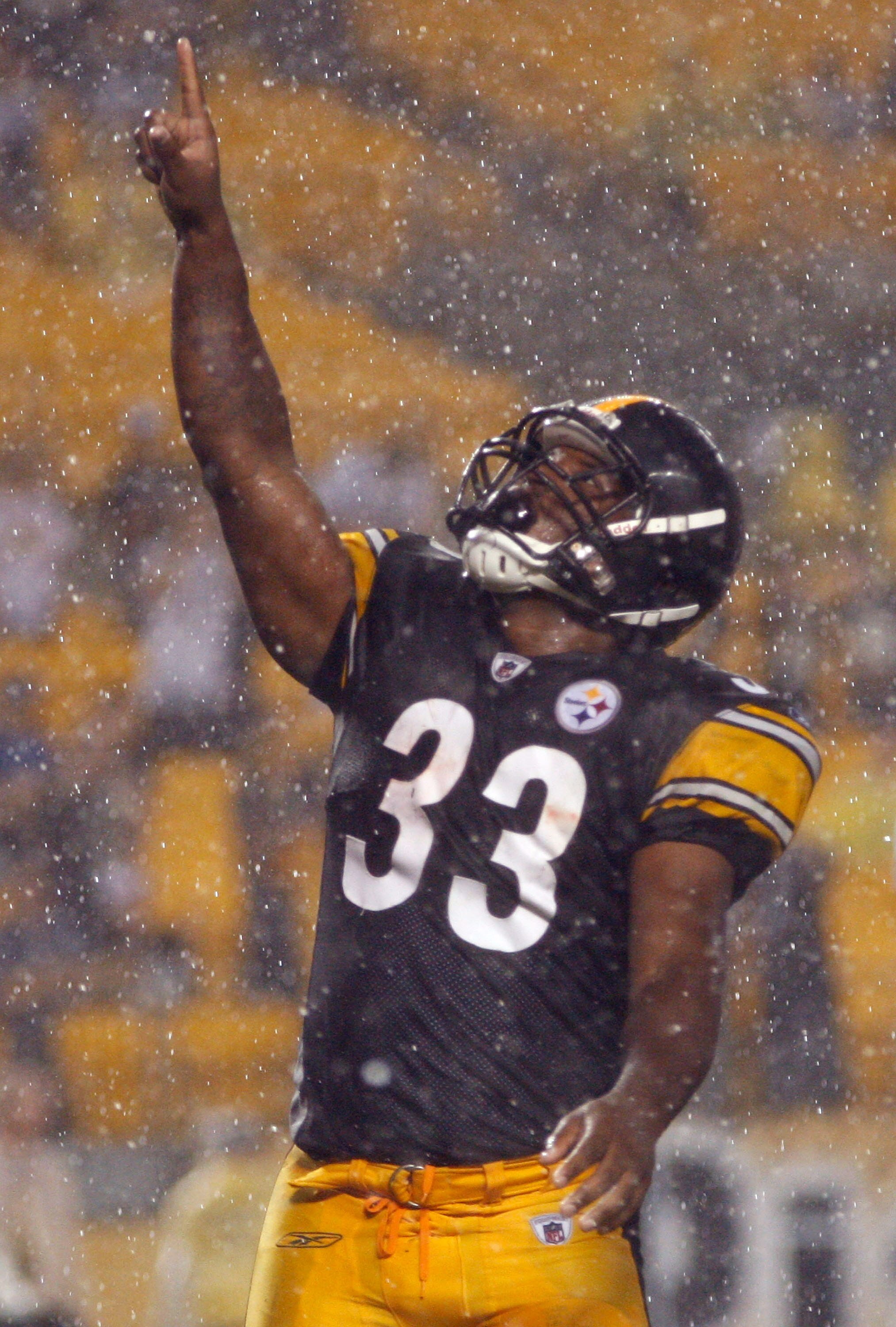 PITTSBURGH - AUGUST 14:  Isaac Redman #33 of the Pittsburgh Steelers celebrates after running for a 1 yard touchdown against the Detroit Lions during the preseason game on August 14, 2010 at Heinz Field in Pittsburgh, Pennsylvania.  (Photo by Jared Wicker