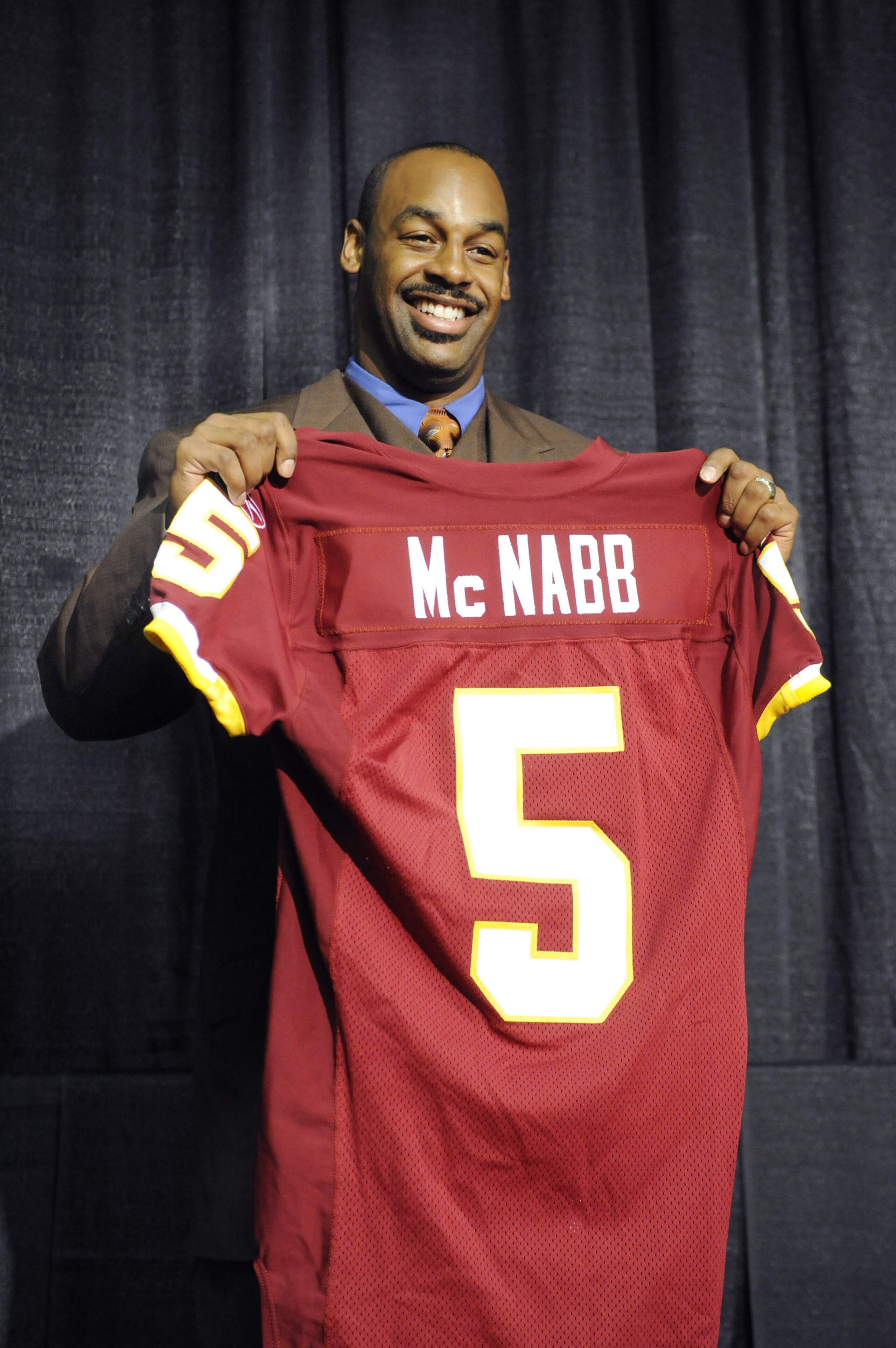 ASHURN, VA - APRIL 6: Donovan McNabb of the Washington Redskins displays his new jersey during a press conference on April 6, 2010 at Redskin Park in Ashburn, Virginia. (Photo by Mitchell Layton/Getty Images) ASHURN, VA - APRIL 6: Donovan McNabb of the Washington Redskins displays his new jersey during a press conference on April 6, 2010 at Redskin Park in Ashburn, Virginia. (Photo by Mitchell Layton/Getty Images)