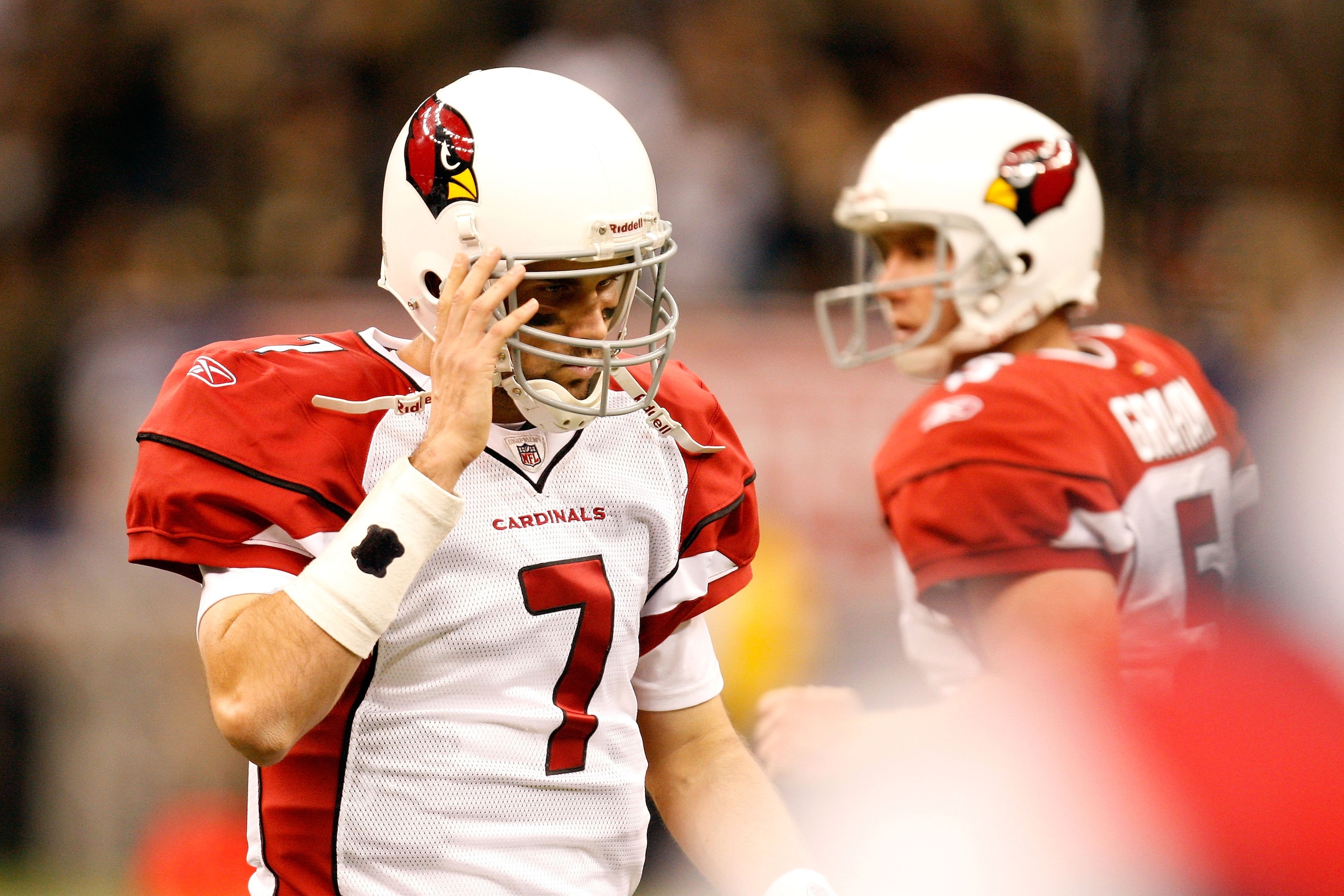 NEW ORLEANS - JANUARY 16: Quarterback Matt Leinart #7 of the Arizona Cardinals walks back to the sideline against the New Orleans Saints during the NFC Divisional Playoff Game at Louisana Superdome on January 16, 2010 in New Orleans, Louisiana. (Photo b NEW ORLEANS - JANUARY 16: Quarterback Matt Leinart #7 of the Arizona Cardinals walks back to the sideline against the New Orleans Saints during the NFC Divisional Playoff Game at Louisana Superdome on January 16, 2010 in New Orleans, Louisiana. (Photo b