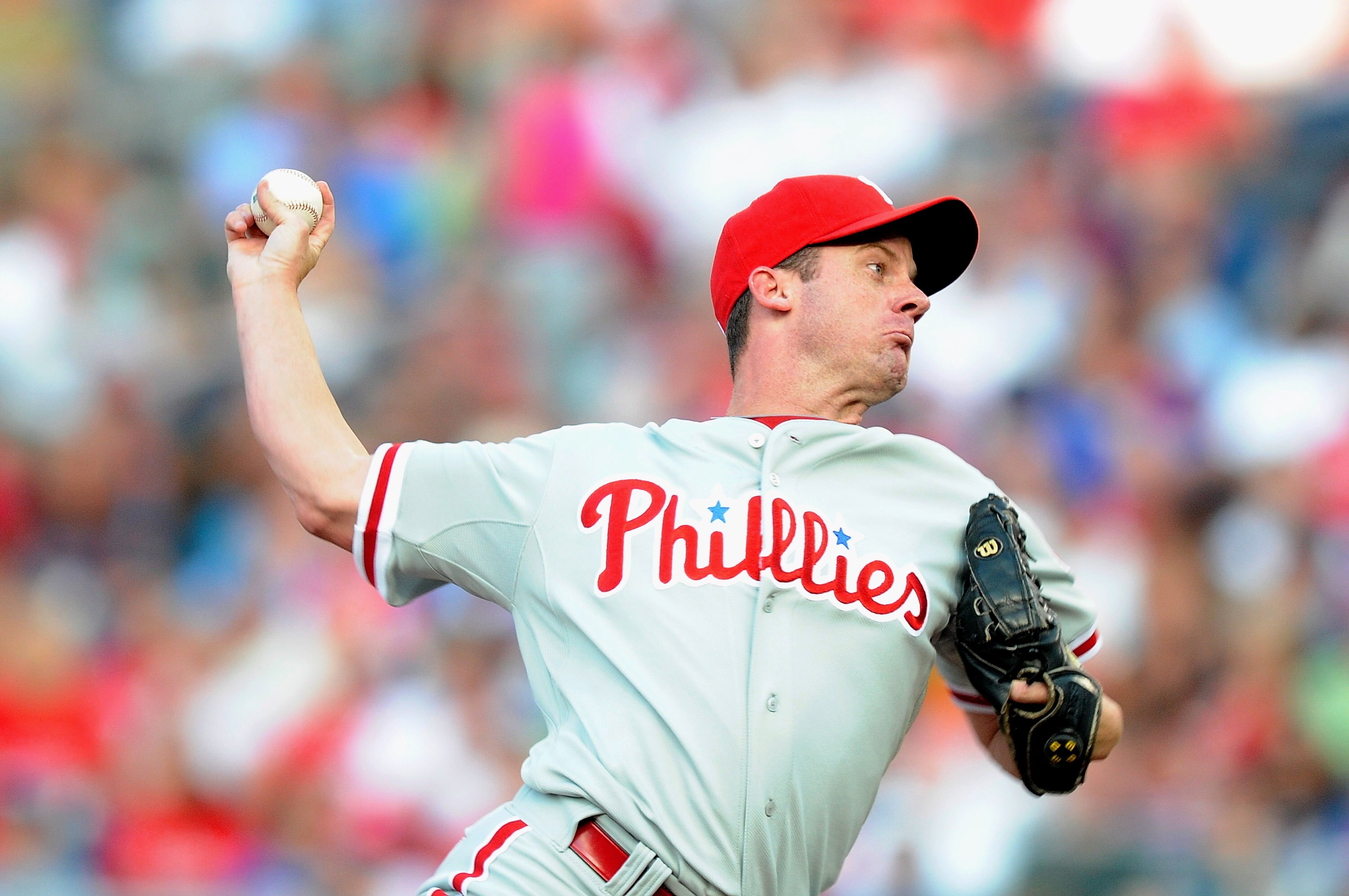 WASHINGTON - JULY 30:  Roy Oswalt #44 of the Philadelphia Phillies pitches against the Washington Nationals at Nationals Park on July 30, 2010 in Washington, DC.  (Photo by Greg Fiume/Getty Images)