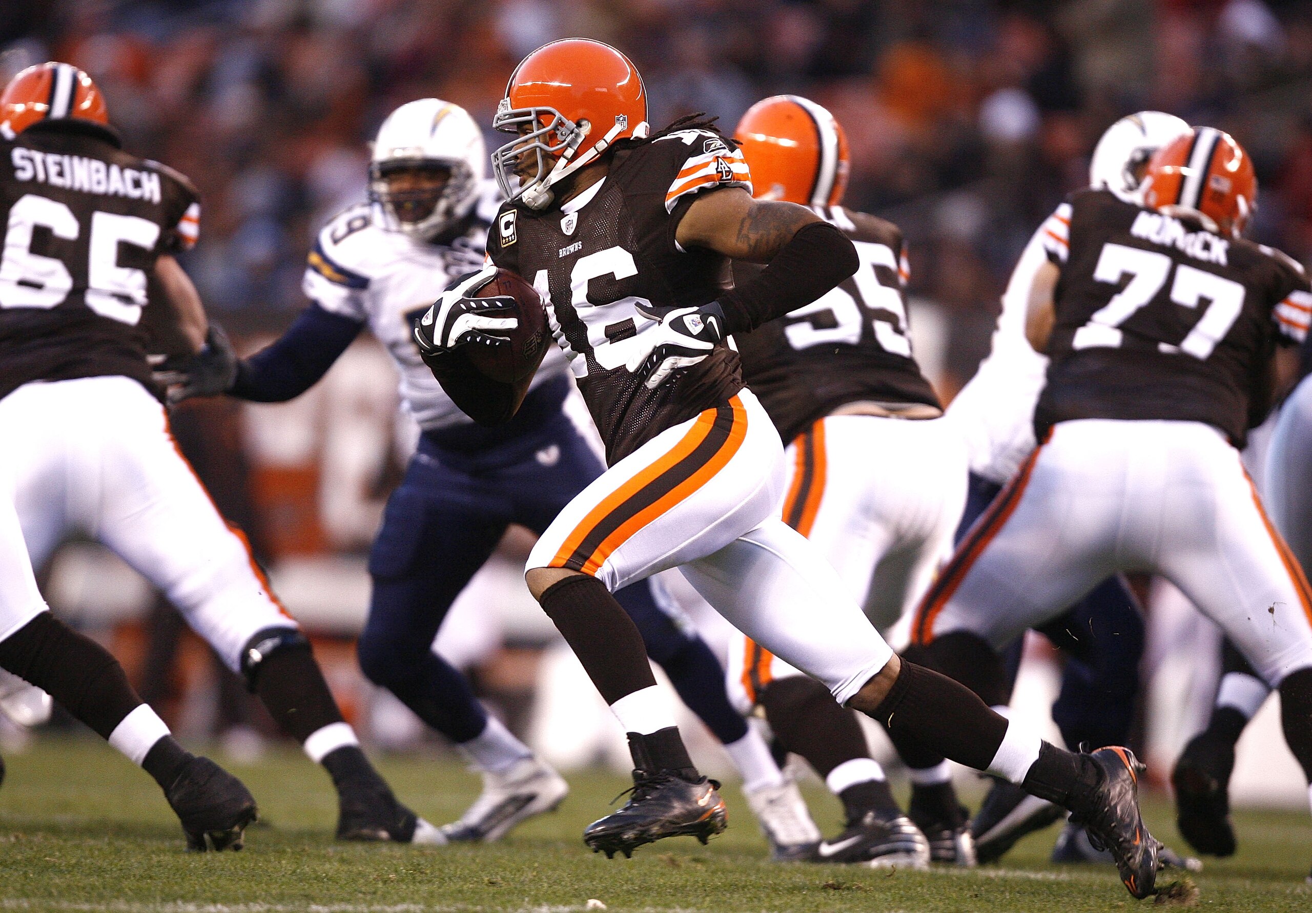 CLEVELAND - DECEMBER 06:  Joshua Cribbs #16 of the Cleveland Browns runs the ball against the San Diego Chargers at Cleveland Browns Stadium on December 6, 2009 in Cleveland, Ohio.  (Photo by Matt Sullivan/Getty Images)