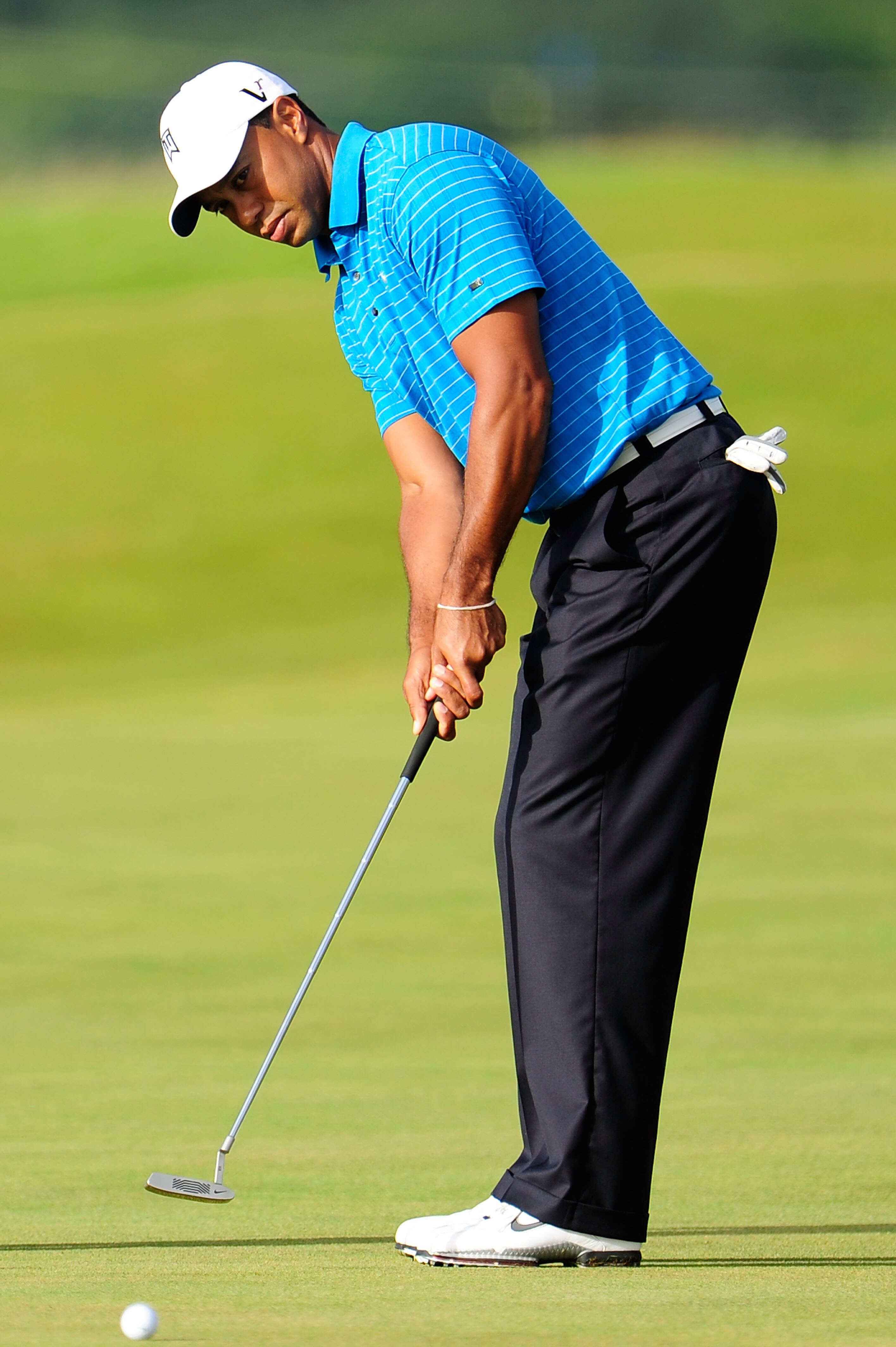 ST ANDREWS, SCOTLAND - JULY 13:  Tiger Woods of the United States putts during practice for the 139th Open Championship on the Old Course, St Andrews on July 13, 2010 in St Andrews, Scotland.  (Photo by Stuart Franklin/Getty Images)