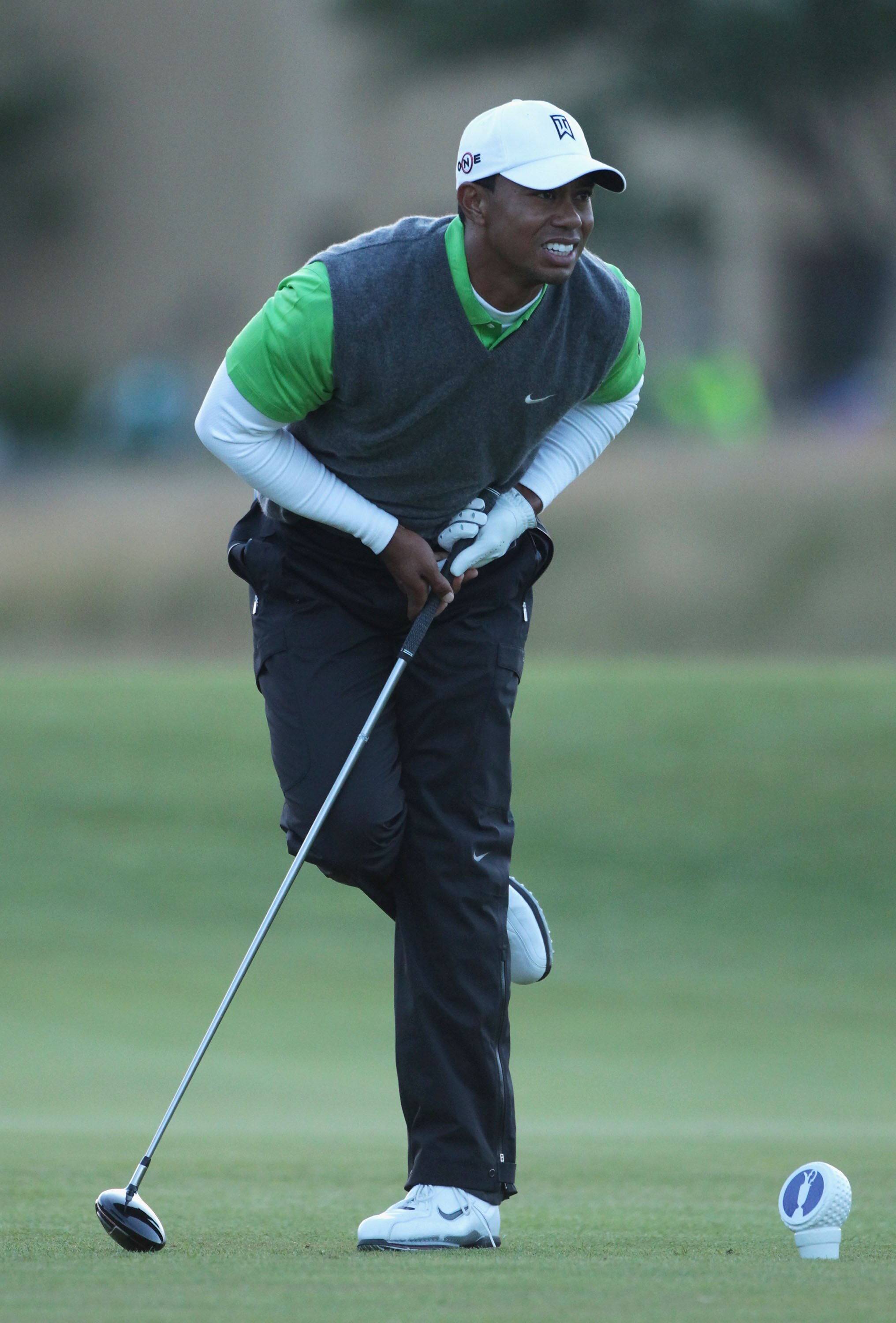 ST ANDREWS, SCOTLAND - JULY 16:  Tiger Woods of the USA hits his tee shot on the 18th hole during the second round of the 139th Open Championship on the Old Course, St Andrews on July 16, 2010 in St Andrews, Scotland.  (Photo by Andrew Redington/Getty Ima