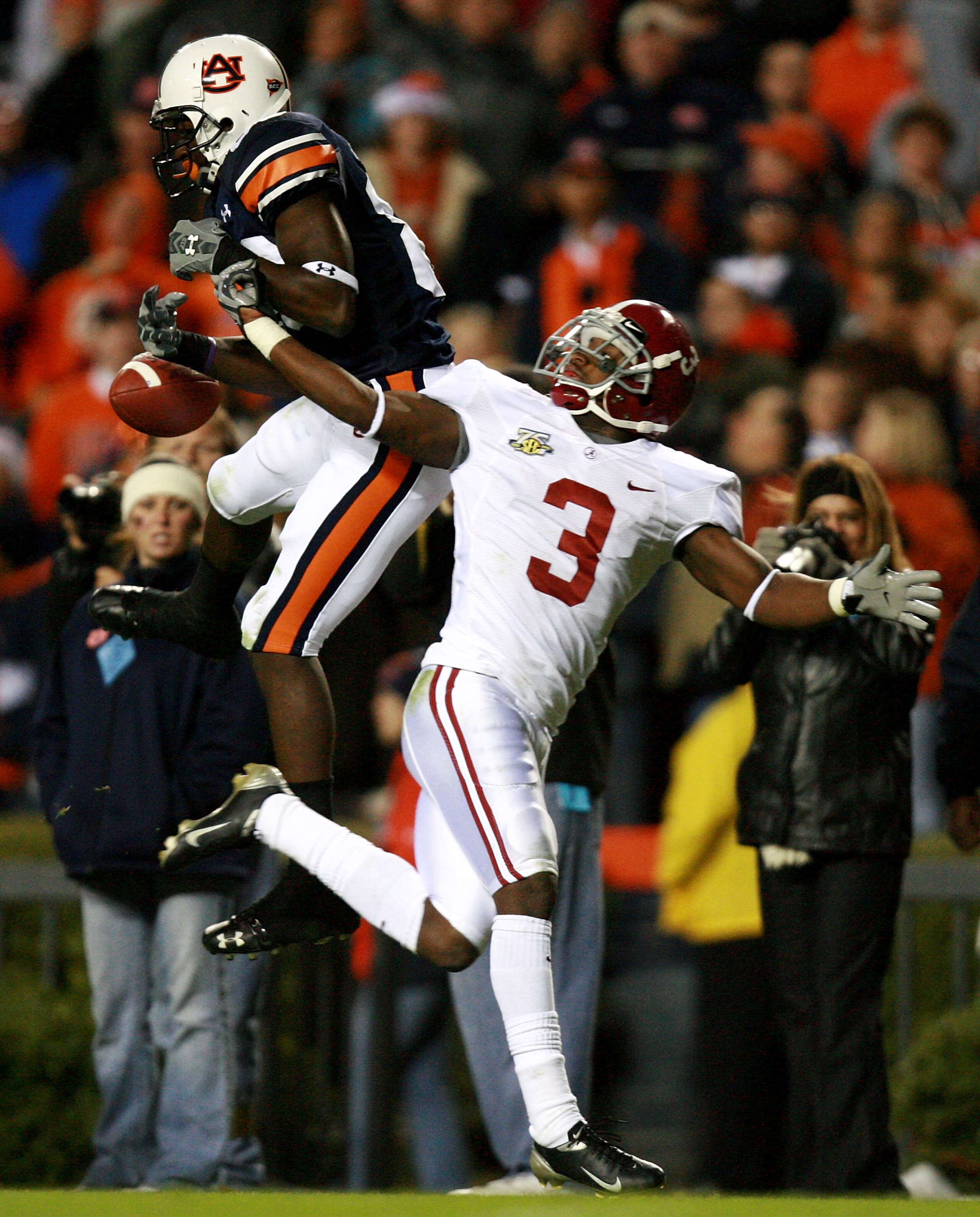 AUBURN, AL - NOVEMBER 24:  Defensive back Kareem Jackson #3 of the Alabama Crimson Tide reaches back to knock down a pass intended for Rodgeriqus Smith #80 of the Auburn Tigers at Jordan-Hare Stadium on November 24, 2007 in Auburn, Alabama. (Photo by Doug