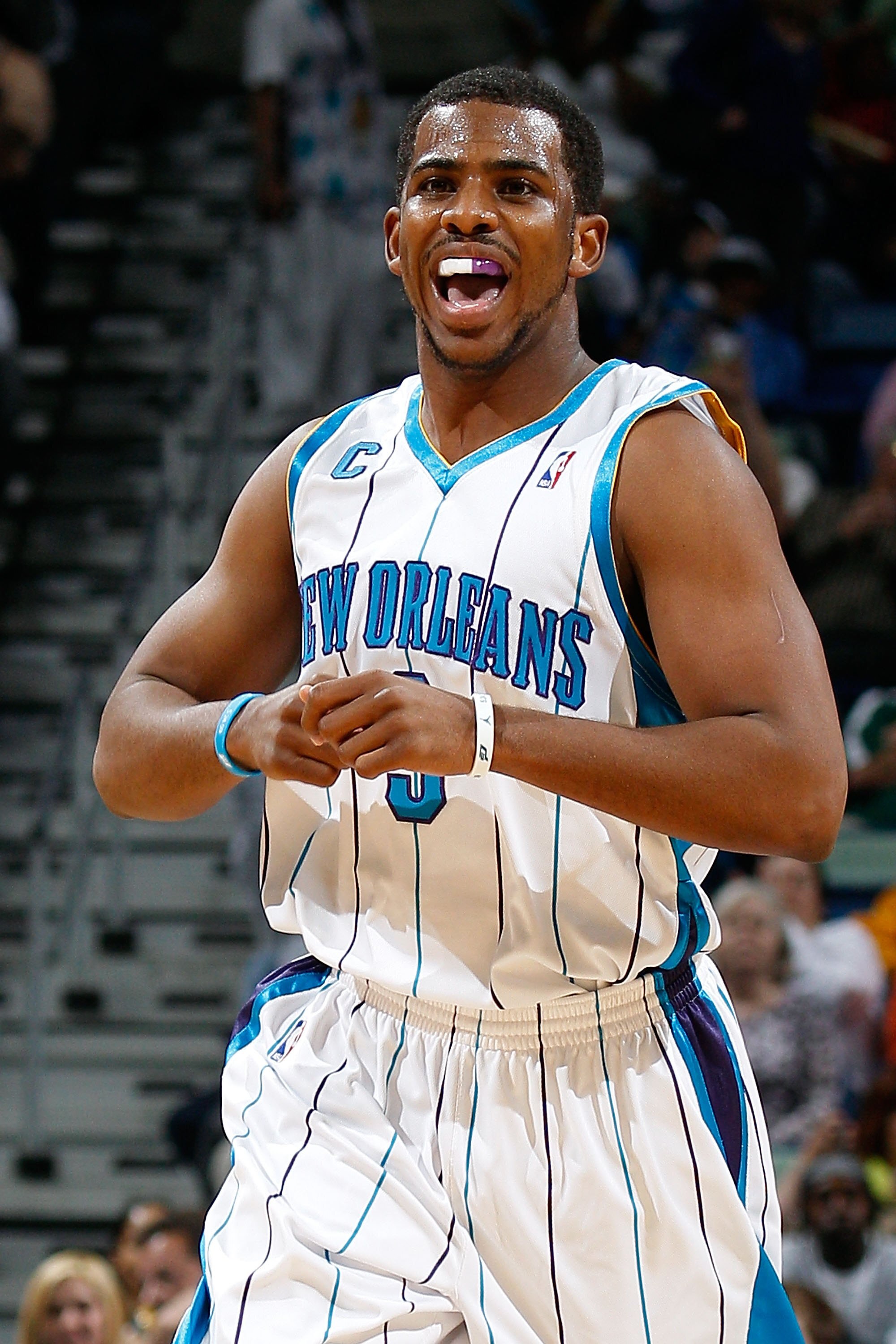 NEW ORLEANS - MARCH 22:  Chris Paul #3 of the New Orleans Hornets during the game against the Dallas Mavericks at the New Orleans Arena on March 22, 2010 in New Orleans, Louisiana.  NOTE TO USER: User expressly acknowledges and agrees that, by downloading