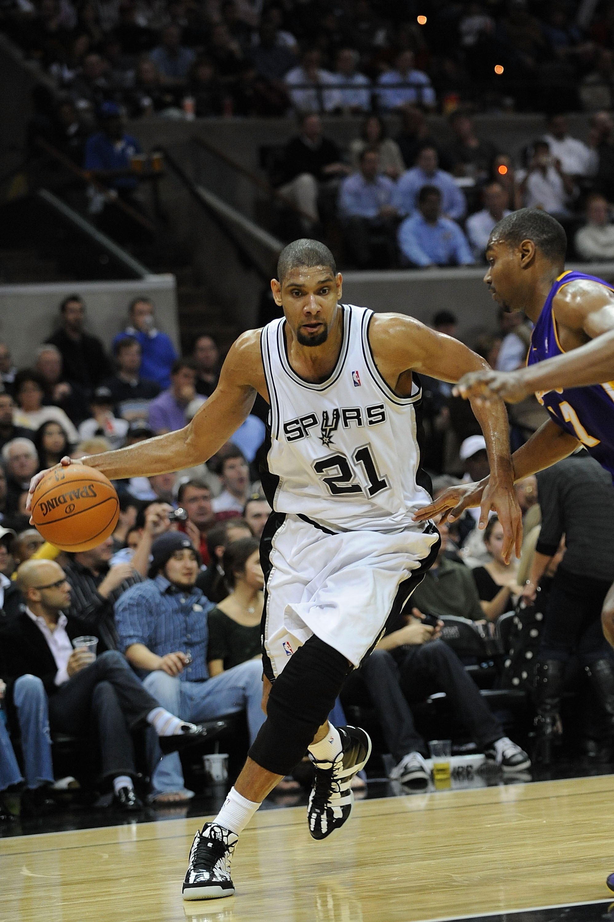 SAN ANTONIO - JANUARY 12:  Forward Tim Duncan #21 of the San Antonio Spurs on January 12, 2010 at AT&T Center in San Antonio, Texas.  NOTE TO USER: User expressly acknowledges and agrees that, by downloading and/or using this Photograph, user is consentin