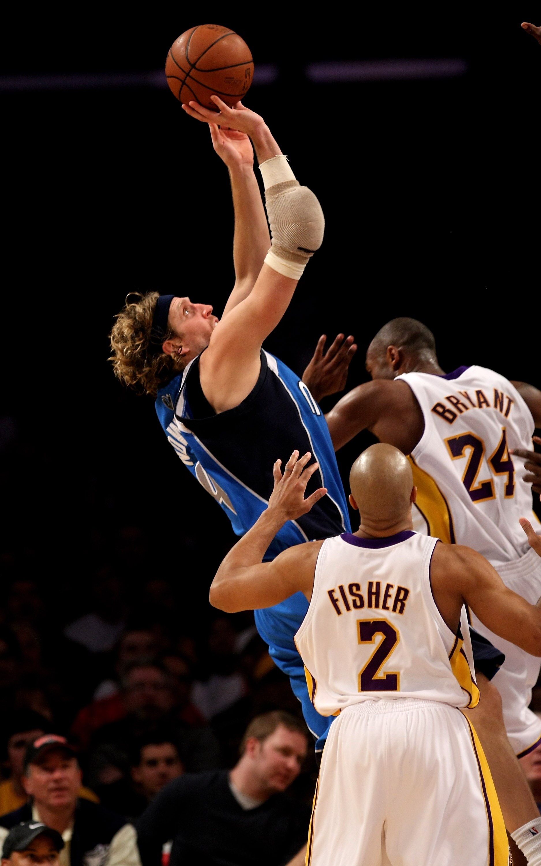 LOS ANGELES - JANUARY 3:   Dirk Nowitzki #41 of the Dallas Mavericks shoots over Kobe Bryant #24 and Derek Fisher #2 of the Los Angeles Lakers on January 3, 2010 at Staples Center in Los Angeles, California. NOTE TO USER: User expressly acknowledges and a