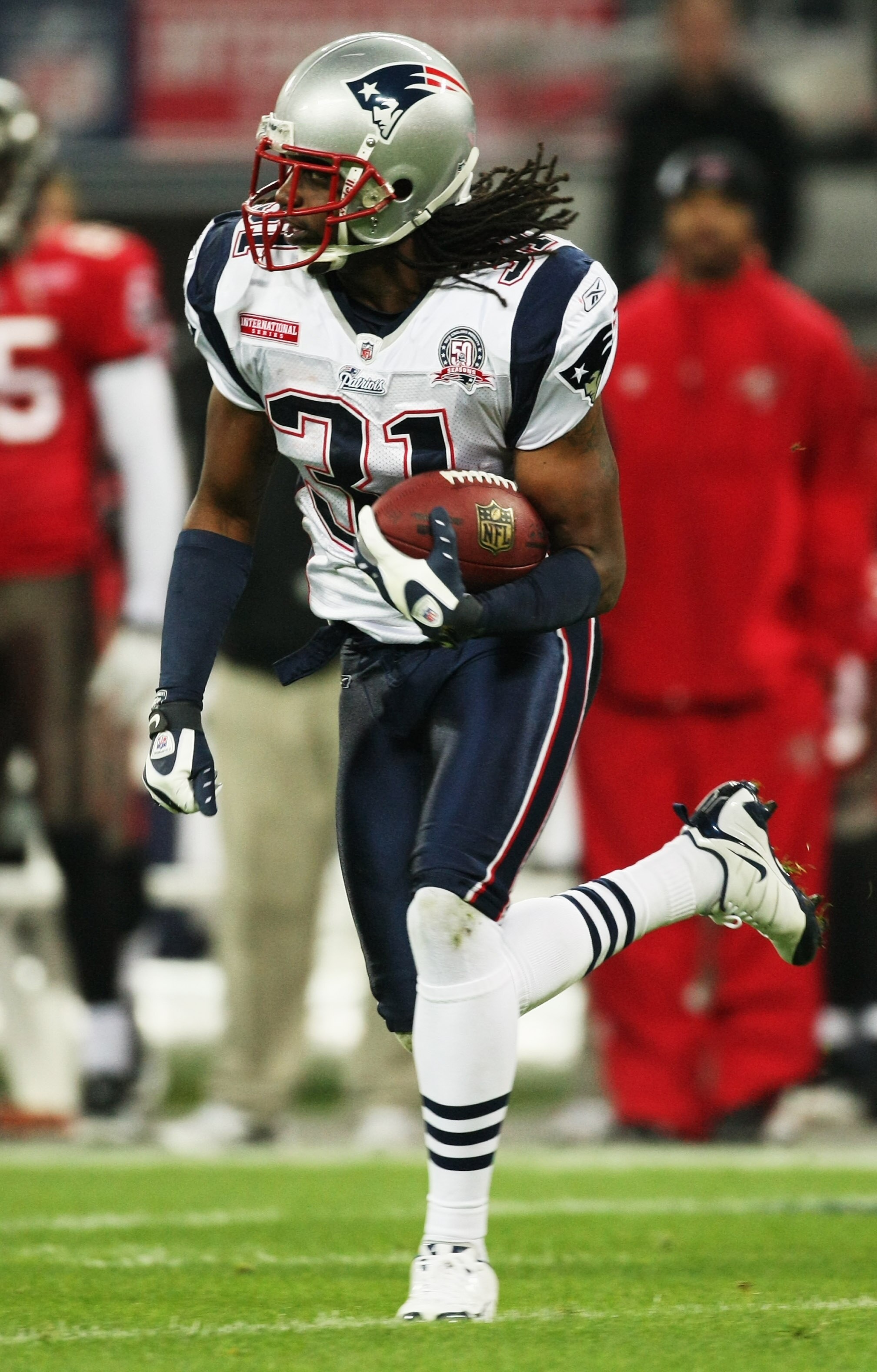 LONDON, ENGLAND - OCTOBER 25:  Brandon Meriweather (#31) of the New England Patriots  runs with the ball during the NFL International Series match between New England Patriots and Tampa Bay Buccaneers at Wembley Stadium on October 25, 2009 in London, Engl