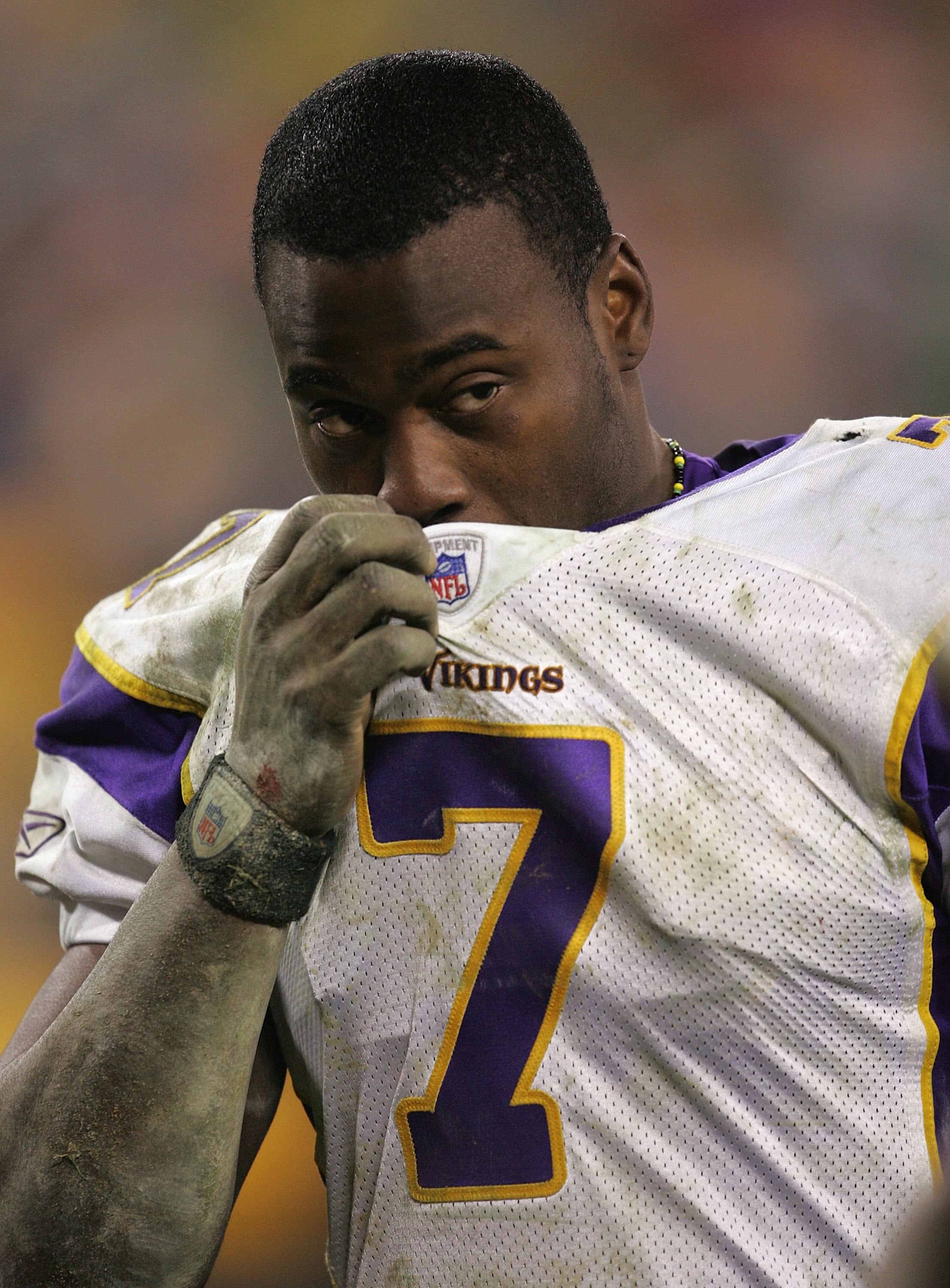 GREEN BAY, WI - DECEMBER 21:  Tarvaris Jackson #7 of the Minnesota Vikings walks off the field following a loss in his first start to the Green Bay Packers on December 21, 2006 at Lambeau Field in Green Bay, Wisconsin. The Packers defeated the Vikings 9-7