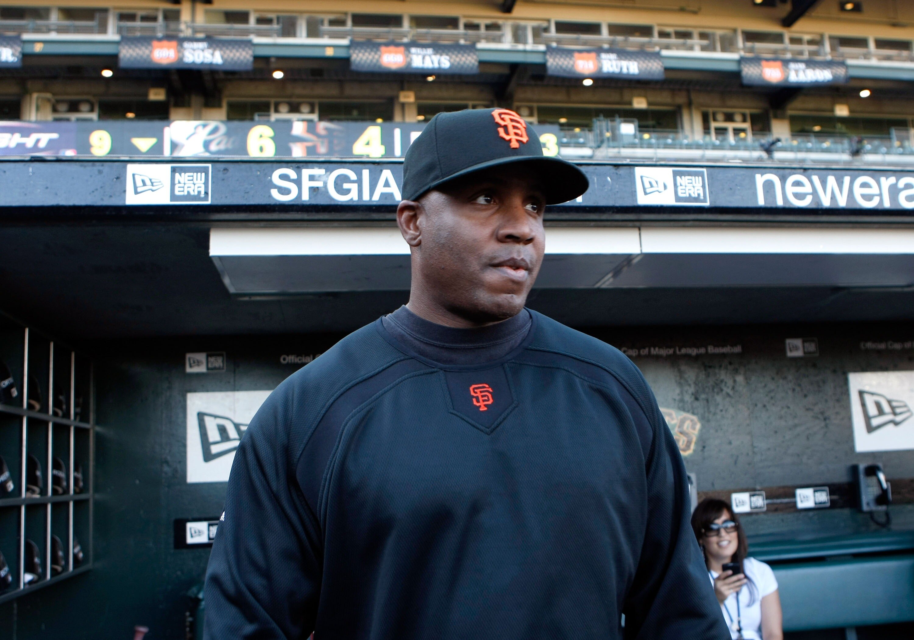 SAN FRANCISCO - SEPTEMBER 26:  Barry Bonds #25 of the San Francisco Giants prepares to take batting practice before the start of the game with the San Diego Padres September 26, 2007 at AT&T Park in San Francisco, California. Tonight is Bonds' final home