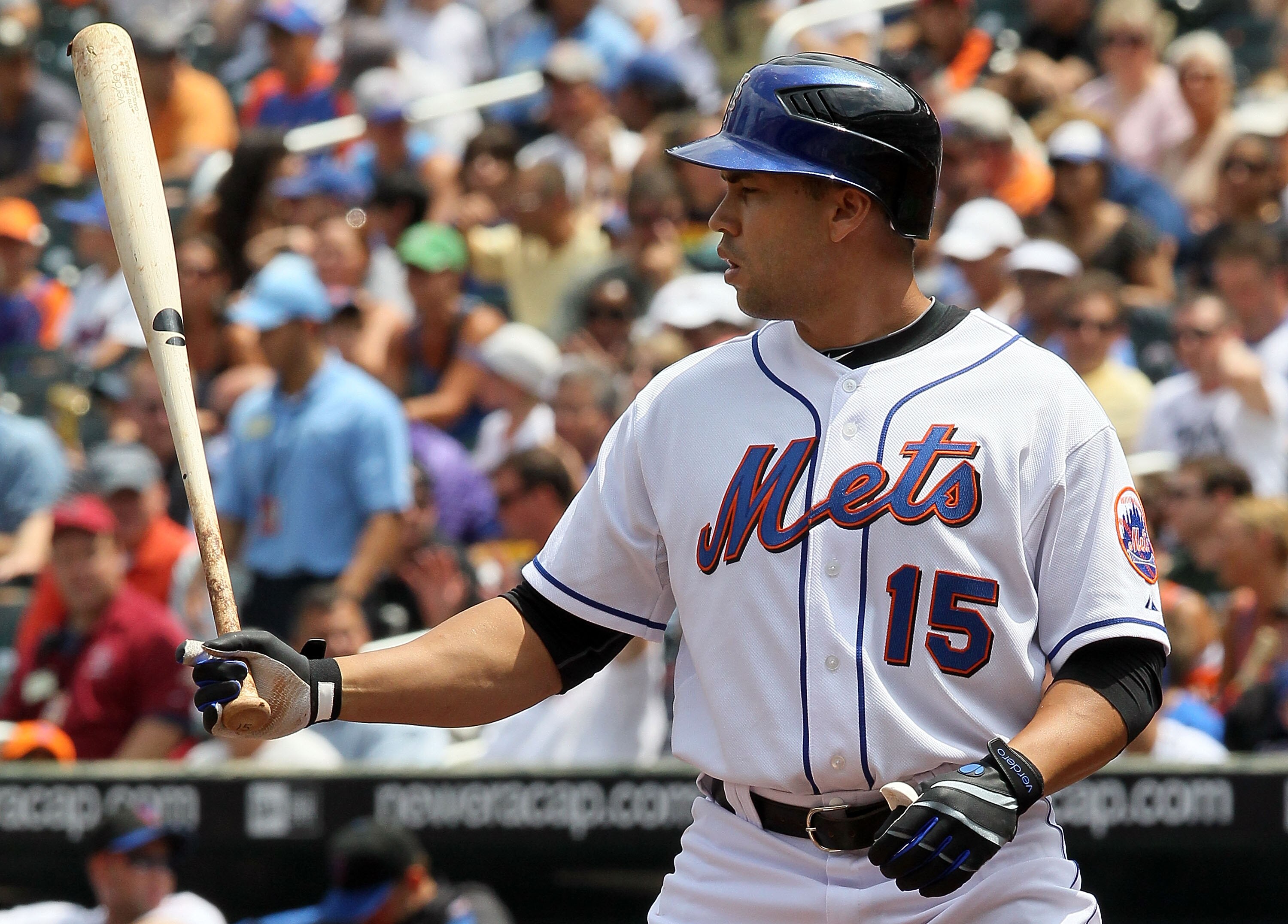 NEW YORK - JULY 29:  Carlos Beltran #15 of the New York Mets bats against the St. Louis Cardinals on July 29, 2010 at Citi Field in the Flushing neighborhood of the Queens borough of New York City.  (Photo by Jim McIsaac/Getty Images)
