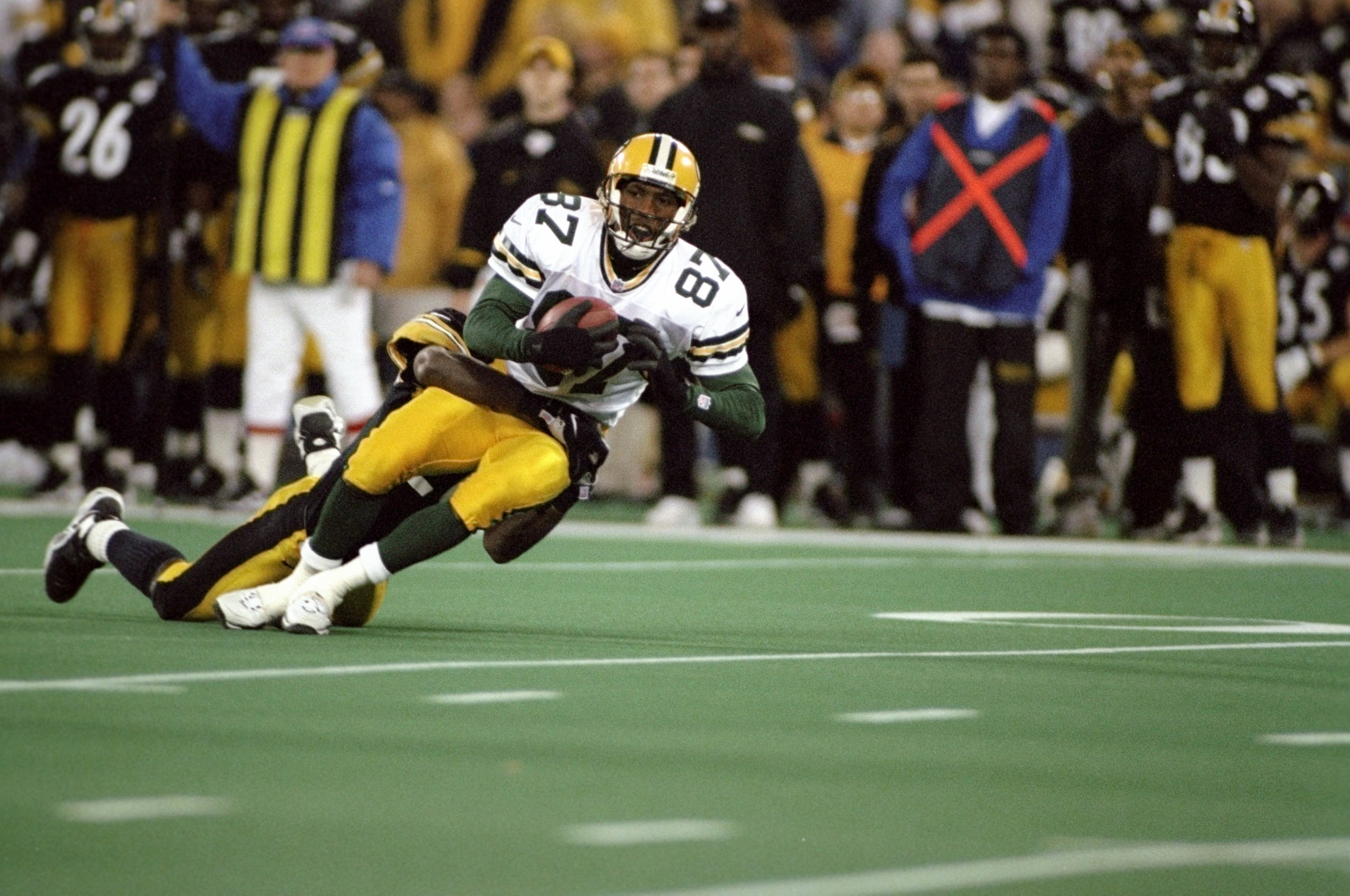 9 Nov 1998:  Wide receiver Robert Brooks #87 of the Green Bay Packers in action during the game against the Pittsburgh Steelers at the Three Rivers Stadium in Pittsburgh, Pennsylvania. The Steelers defeated the Packers 27-20. Mandatory Credit: Rick Stewar