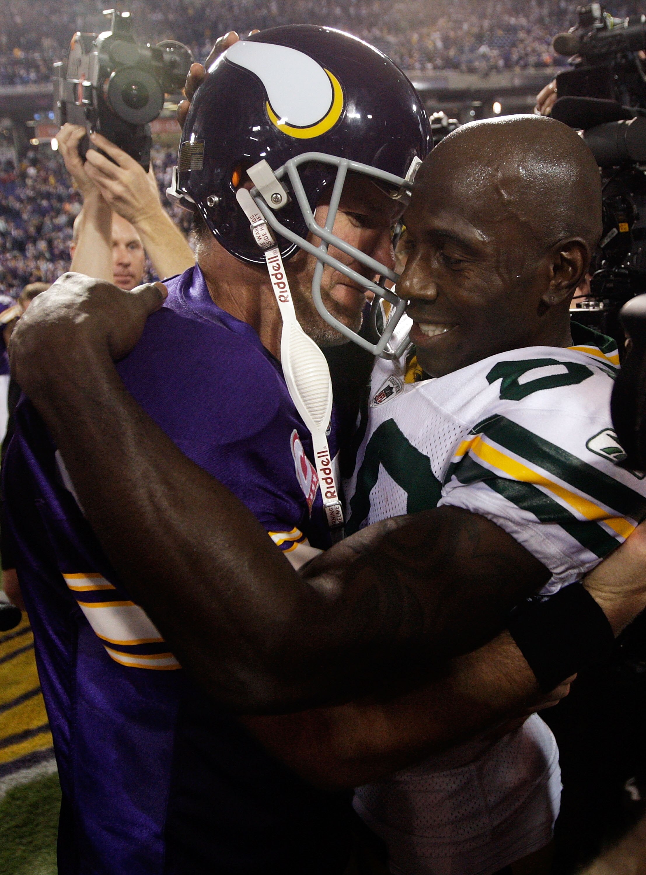 MINNEAPOLIS - OCTOBER 05:  Quarterback Brett Favre #4 of the Minnesota Vikings hugs former teammate Donald Driver #80 of the Green Bay Packers following the Vikings victory over the Packers on October 5, 2009 at Hubert H. Humphrey Metrodome in Minneapolis