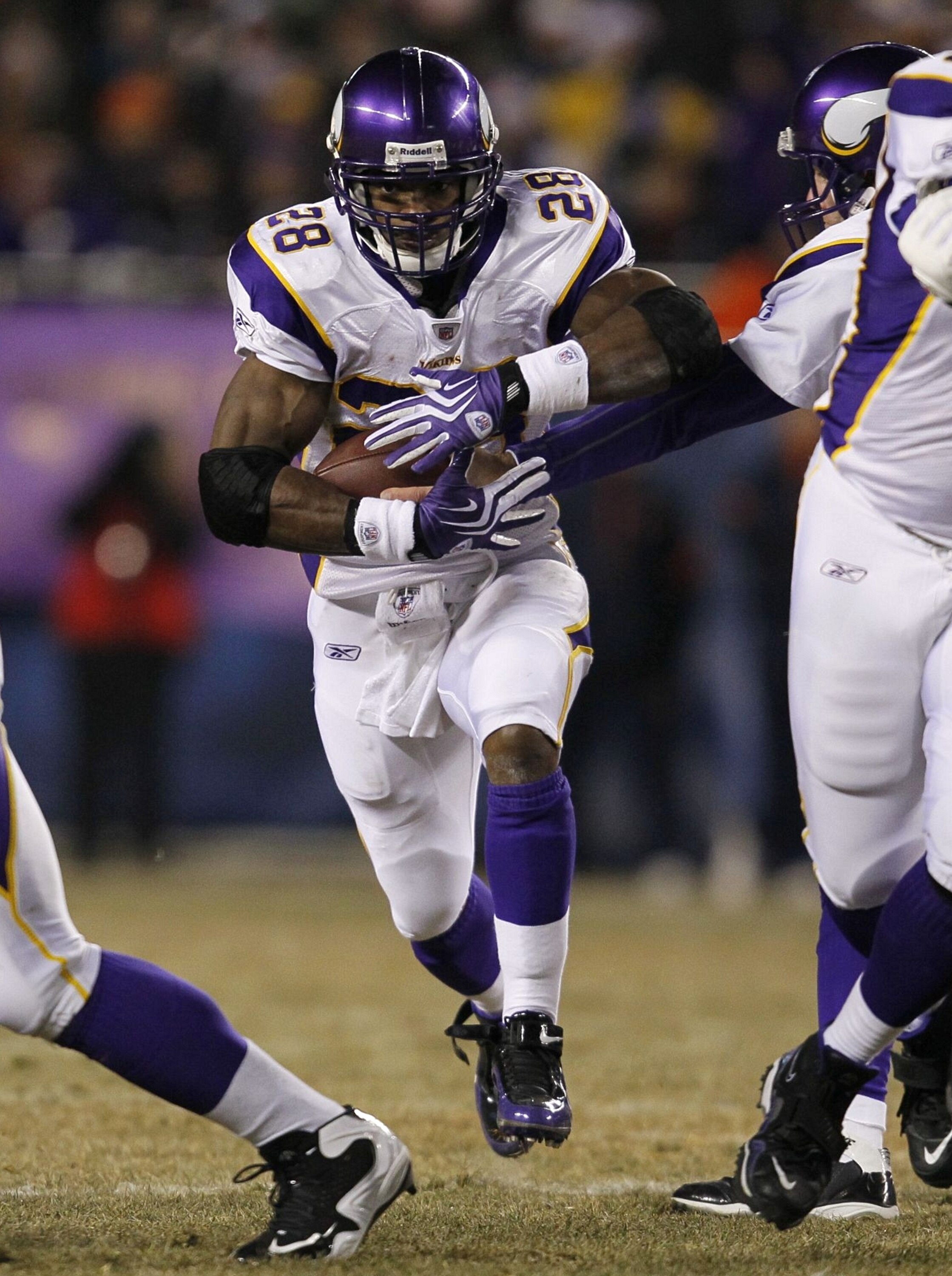CHICAGO - DECEMBER 28:  Adrian Peterson #28 of the Minnesota Vikings runs the ball against the Chicago Bears in the first half at Soldier Field on December 28, 2009 in Chicago, Illinois. (Photo by Jonathan Daniel/Getty Images)