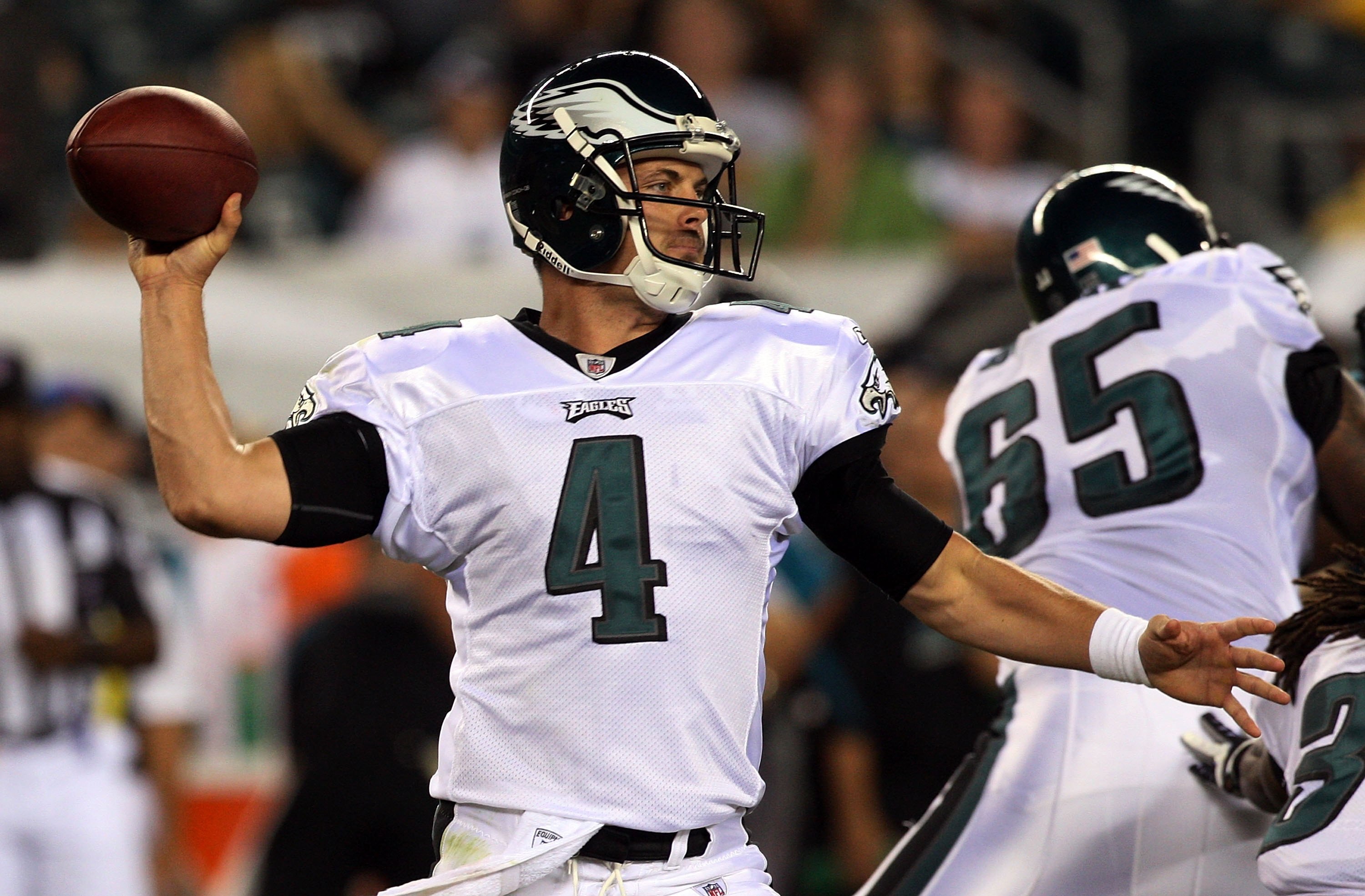 PHILADELPHIA - AUGUST 27:  Kevin Kolb #4 of the Philadelphia Eagles throws a pass against the preseason game against the Jacksonville Jaguars at Lincoln Financial Field on August 27, 2009 in Philadelphia, Pennsylvania.  (Photo by Jim McIsaac/Getty Images)