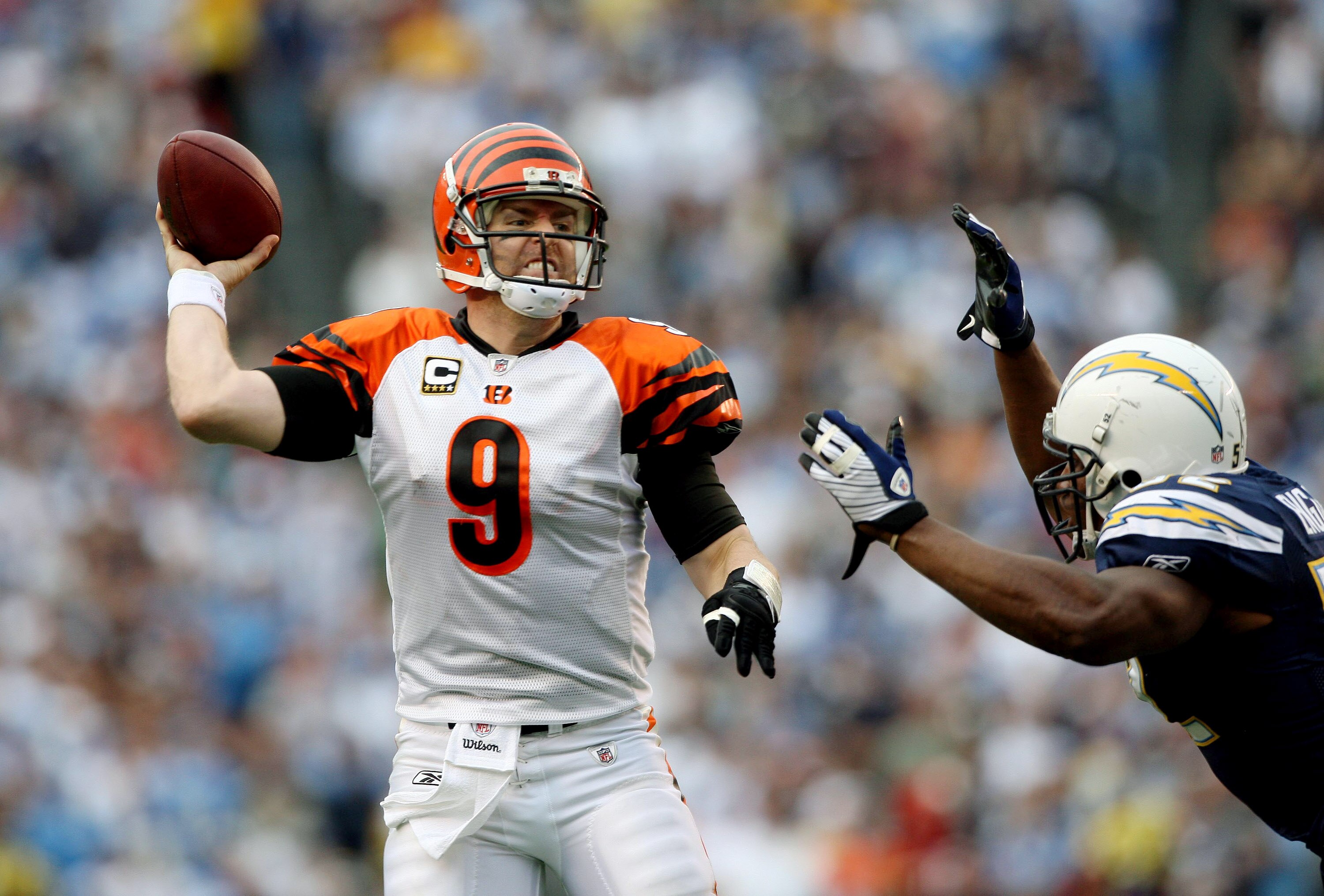 SAN DIEGO, CA - DECEMBER 20:  Quarterback Carson Palmer #9 of the Cincinnati Bengals throws the ball against the San Diego Chargers during the NFL game on December 20, 2009 at Qualcomm Stadium in San Diego, California.  (Photo by Donald Miralle/Getty Imag