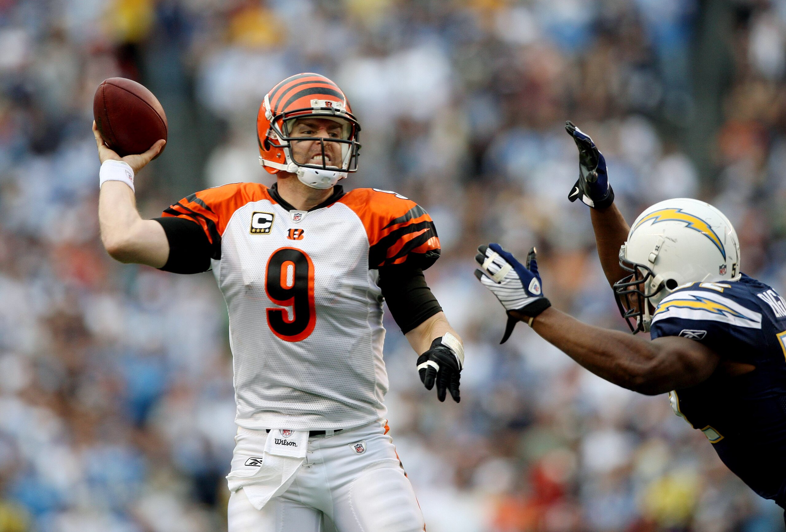 SAN DIEGO, CA - DECEMBER 20:  Quarterback Carson Palmer #9 of the Cincinnati Bengals throws the ball against the San Diego Chargers during the NFL game on December 20, 2009 at Qualcomm Stadium in San Diego, California.  (Photo by Donald Miralle/Getty Imag