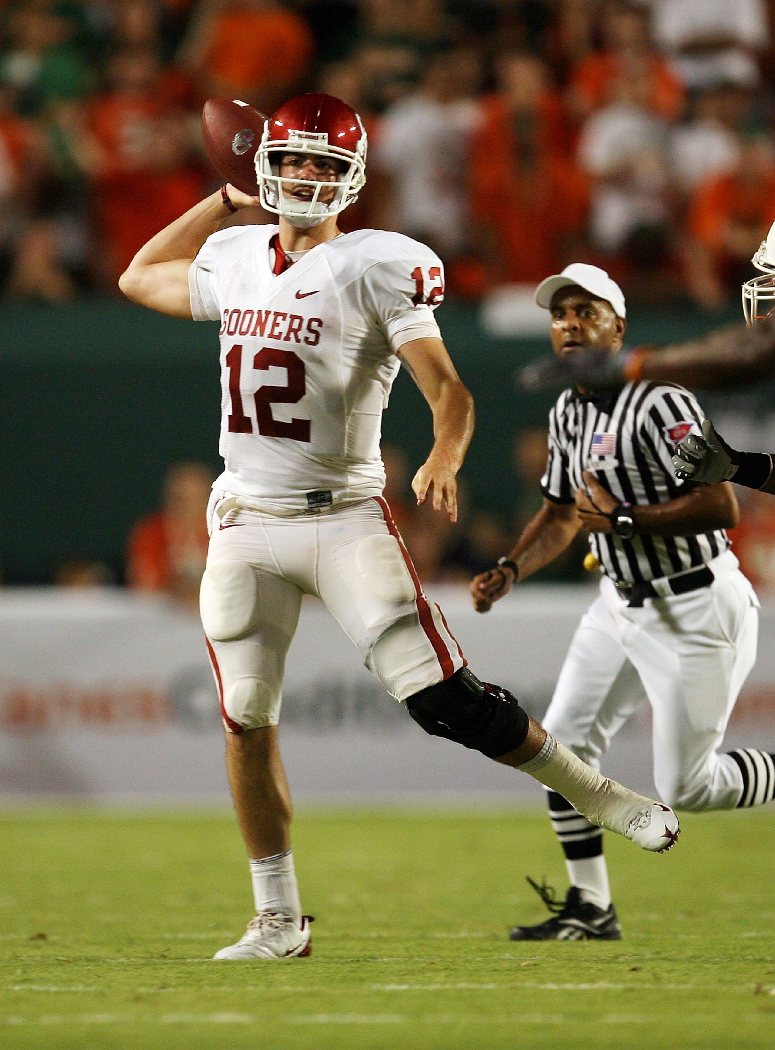 MIAMI GARDENS, FL - OCTOBER 03:  Quarterback Landry Jones #12 of the Oklahoma Sooners throws a pass against the Miami Hurricanes at Land Shark Stadium on October 3, 2009 in Miami Gardens, Florida. Miami defeated Oklahoma 21-20.  (Photo by Doug Benc/Getty