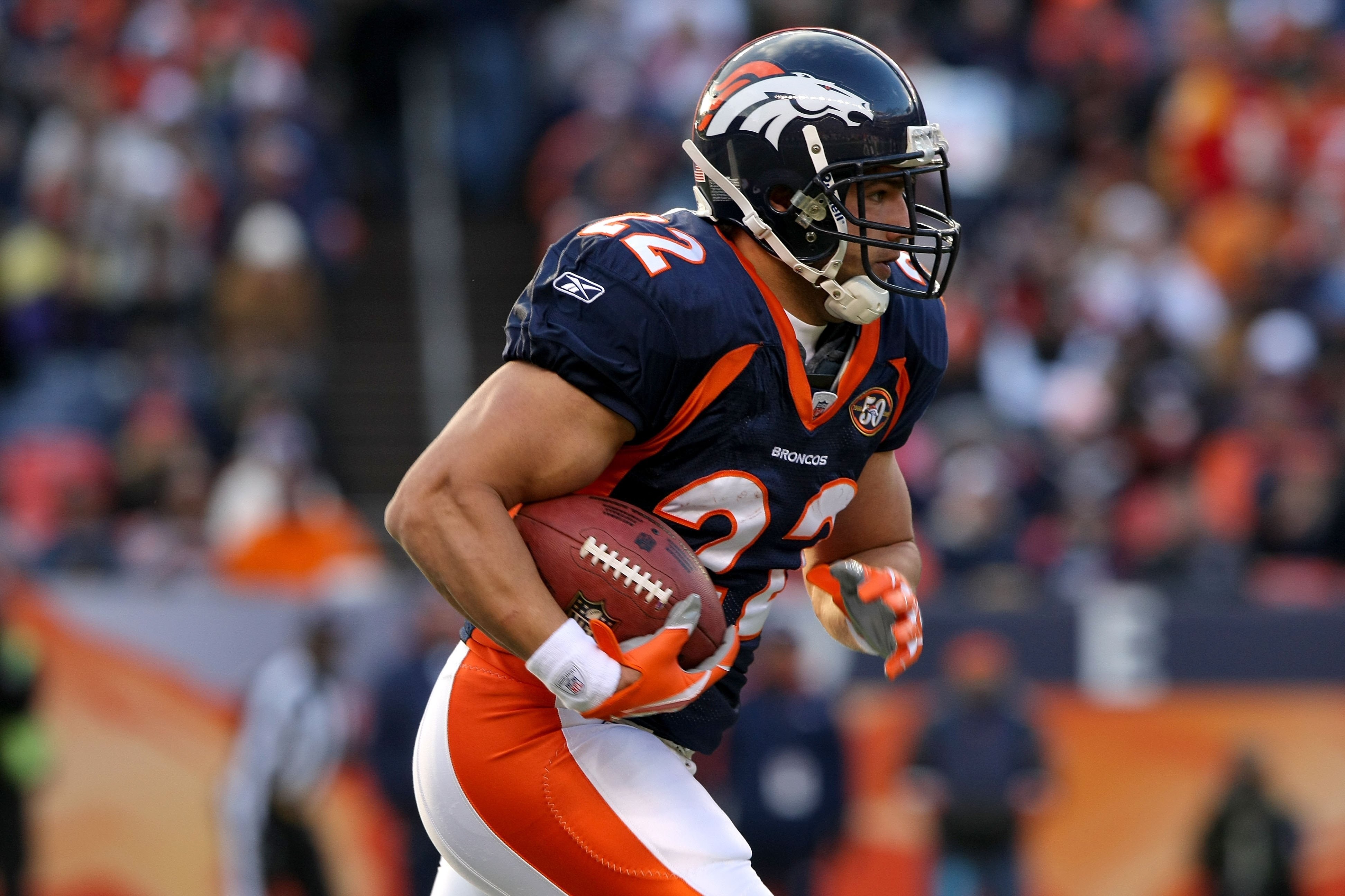DENVER - JANUARY 03:  Peyton Hillis #22 of the Denver Broncos returns a kick off against the Kansas City Chiefs during NFL action at Invesco Field at Mile High on January 3, 2010 in Denver, Colorado. The Chiefs defeated the Broncos 44-24.  (Photo by Doug