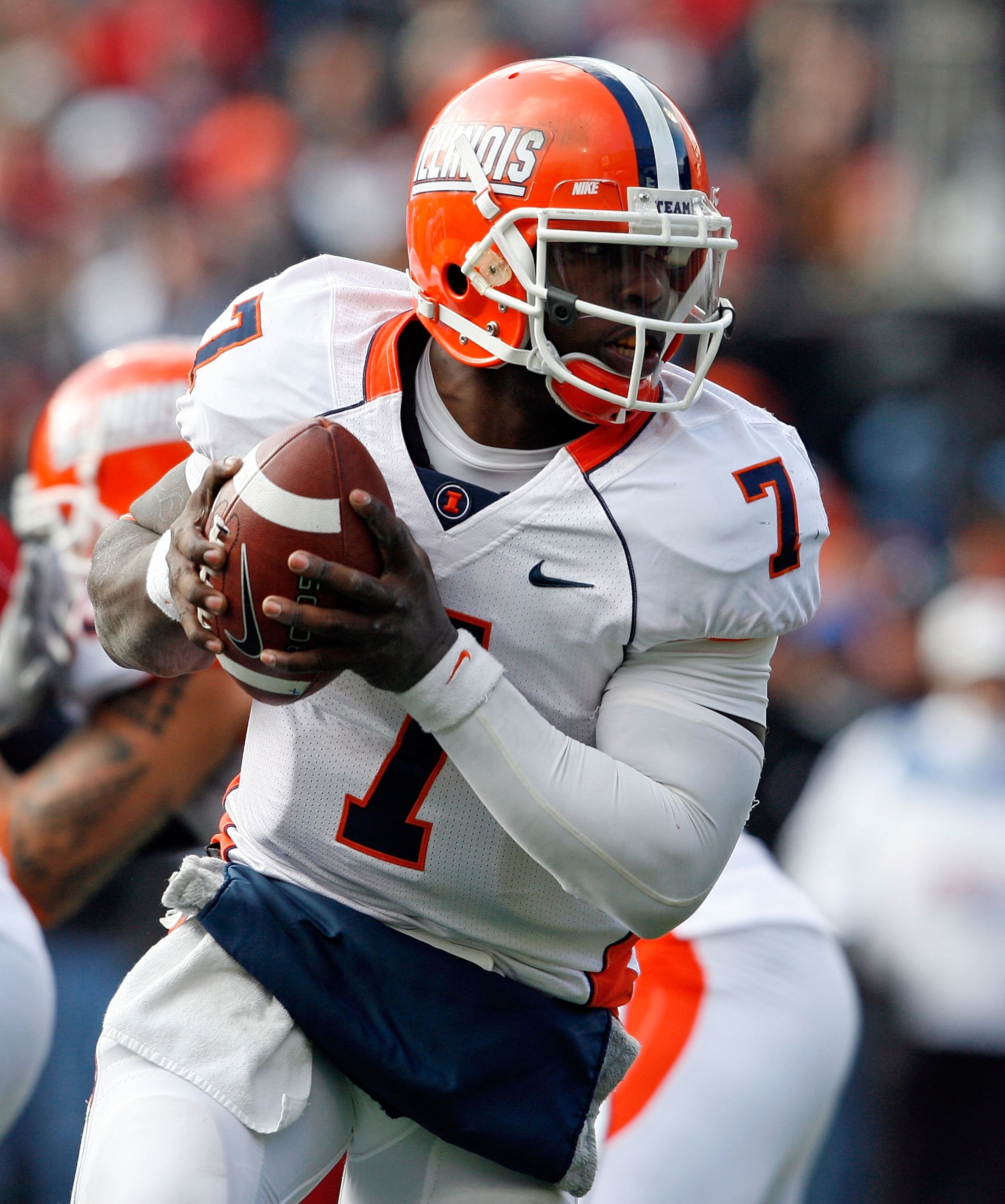 CINCINNATI - NOVEMBER 27:  Juice Williams #7 of the Illinois Fighting Illini is pictured during the game against the Cincinnati Bearcats at Nippert Stadium on November 27, 2009 in Cincinnati, Ohio.  (Photo by Andy Lyons/Getty Images)