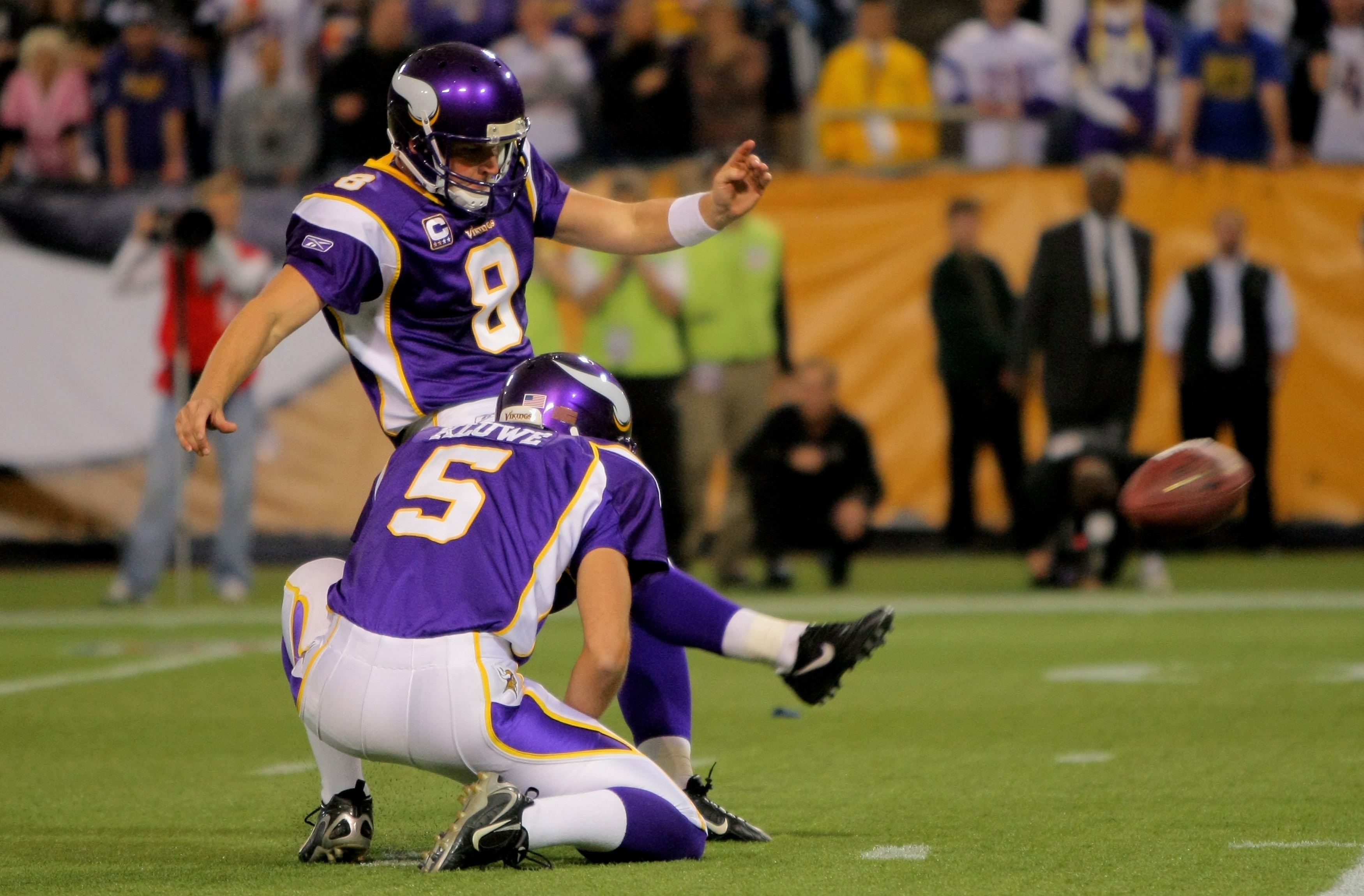 MINNEAPOLIS - OCTOBER 18:  Place kicker Ryan Longwell #8 of the Minnesota Vikings kicks the 31 yard game winning field goal from the hold of Chris Kluwe #5 with two minutes remaining in the game against the Baltimore Ravens during NFL action at Hubert H. 