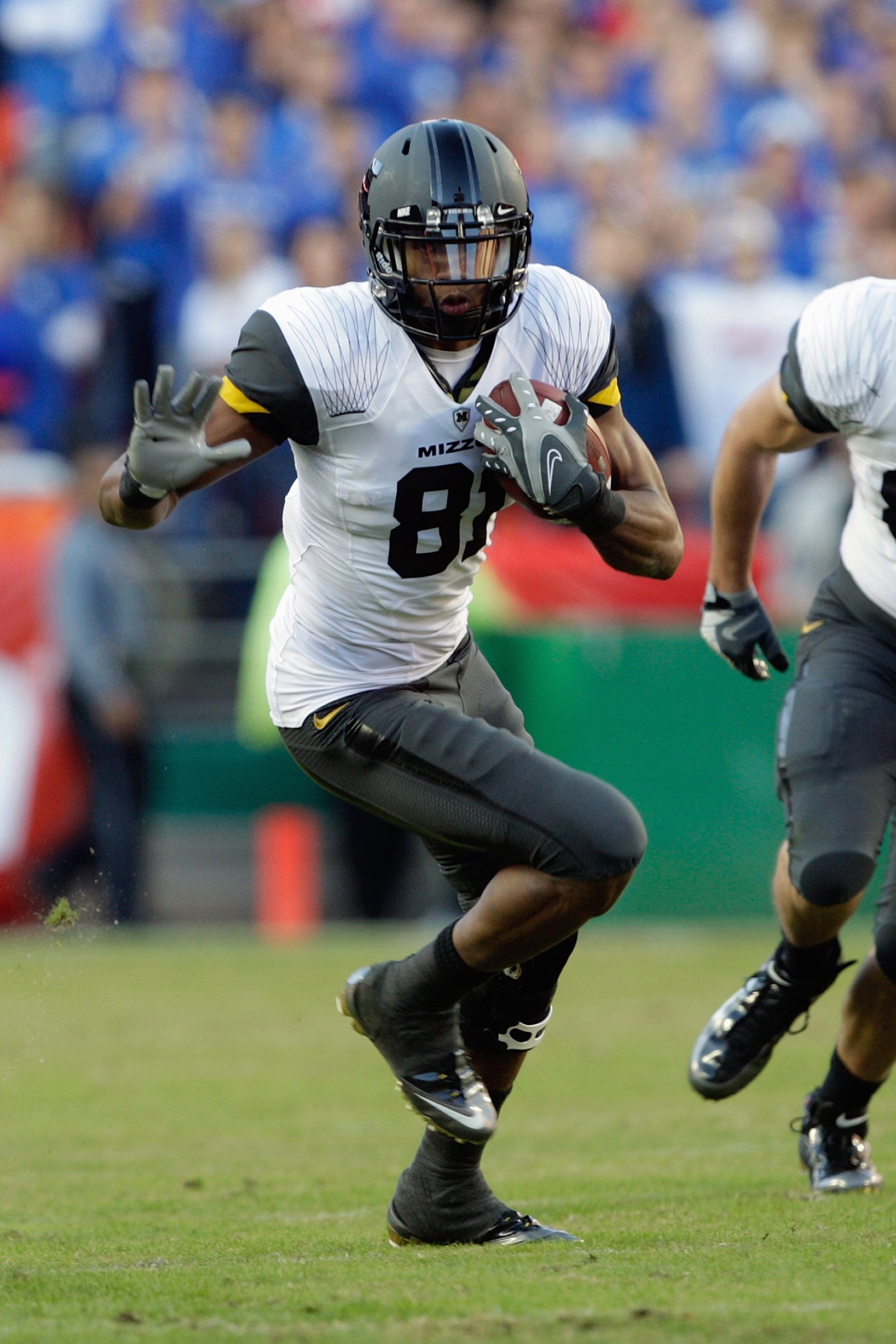KANSAS CITY, MO - NOVEMBER 28:  Danario Alexander #81 of the Missouri Tigers runs with the ball during the game against the Kansas Jayhawks at Arrowhead Stadium on November 28, 2009 in Kansas City, Missouri. (Photo by Jamie Squire/Getty Images)
