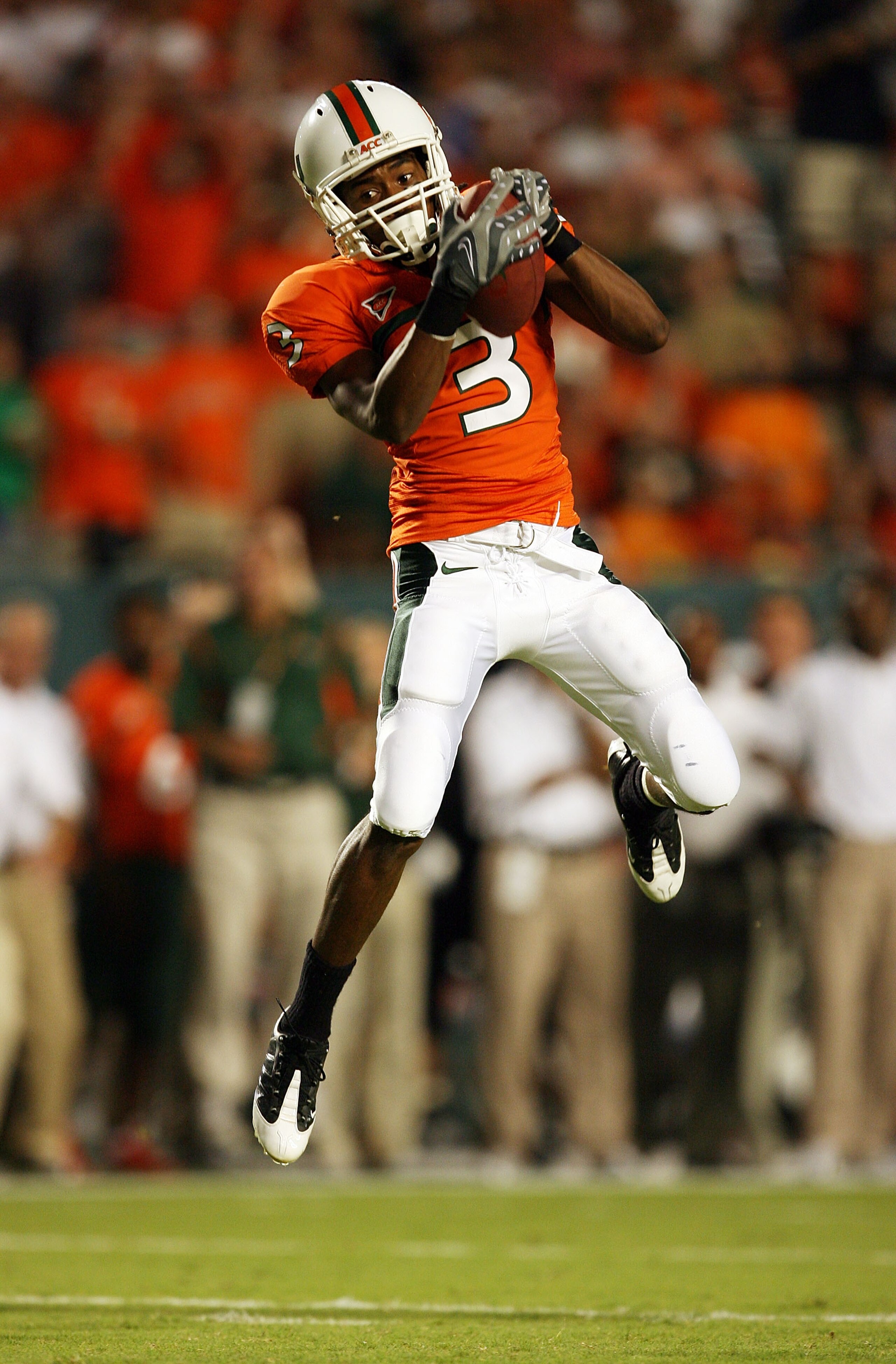 FORT LAUDERDALE, FL - OCTOBER 03: Wide receiver Travis Benjamin #3 of the Miami Hurricanes catches a touchdown pass against the Oklahoma Sooners at Land Shark Stadium on October 3, 2009 in Fort Lauderdale, Florida. Miami defeated Oklahoma 21-20. (Photo by