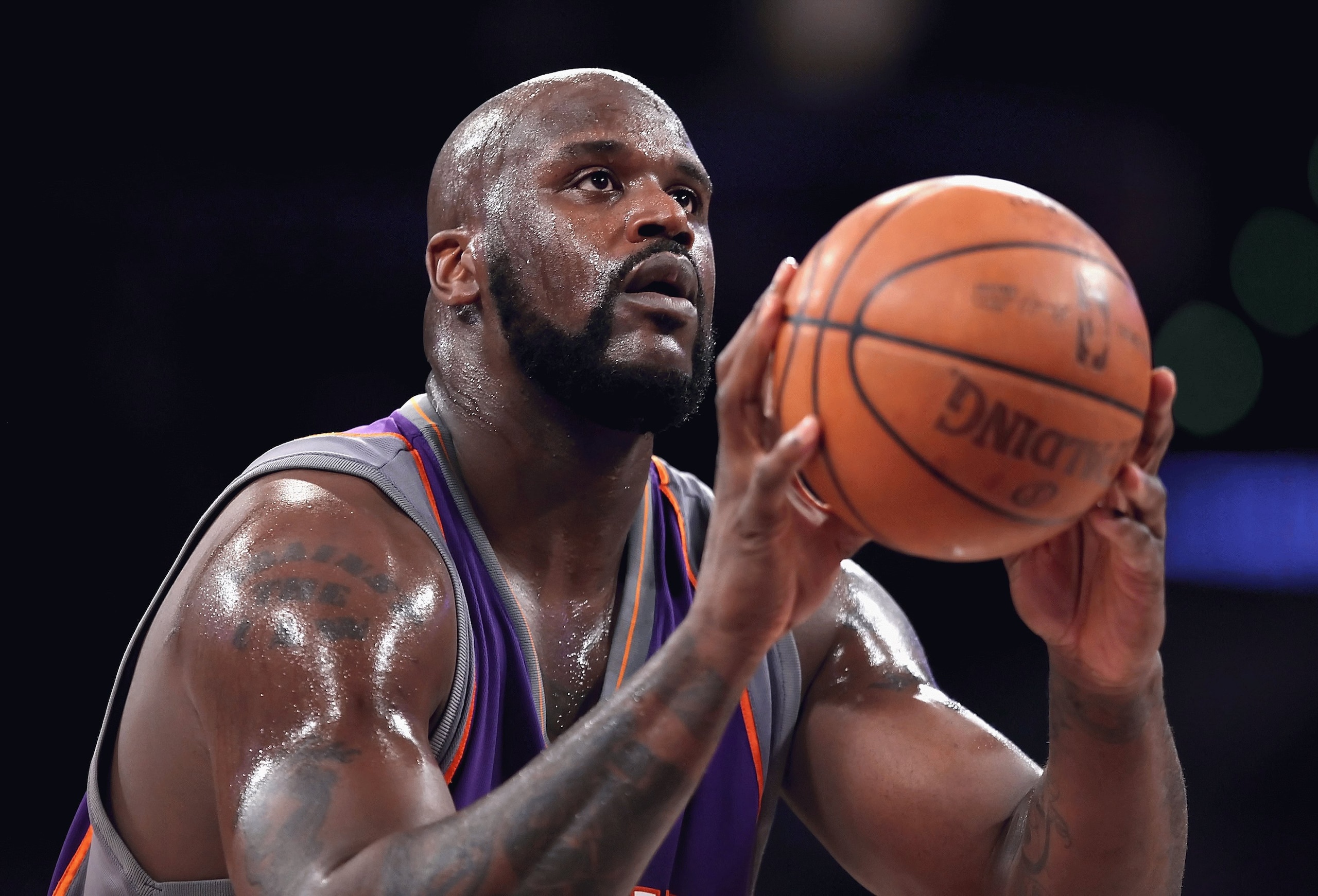 LOS ANGELES, CA - FEBRUARY 26:  Shaquille O'Neal #32 of the Phoenix Suns shoots a free throw shot during the NBA game against the Los Angeles Lakers at Staples Center on February 26, 2009 in Los Angeles, California.    The Lakers defeated the Suns 132-106