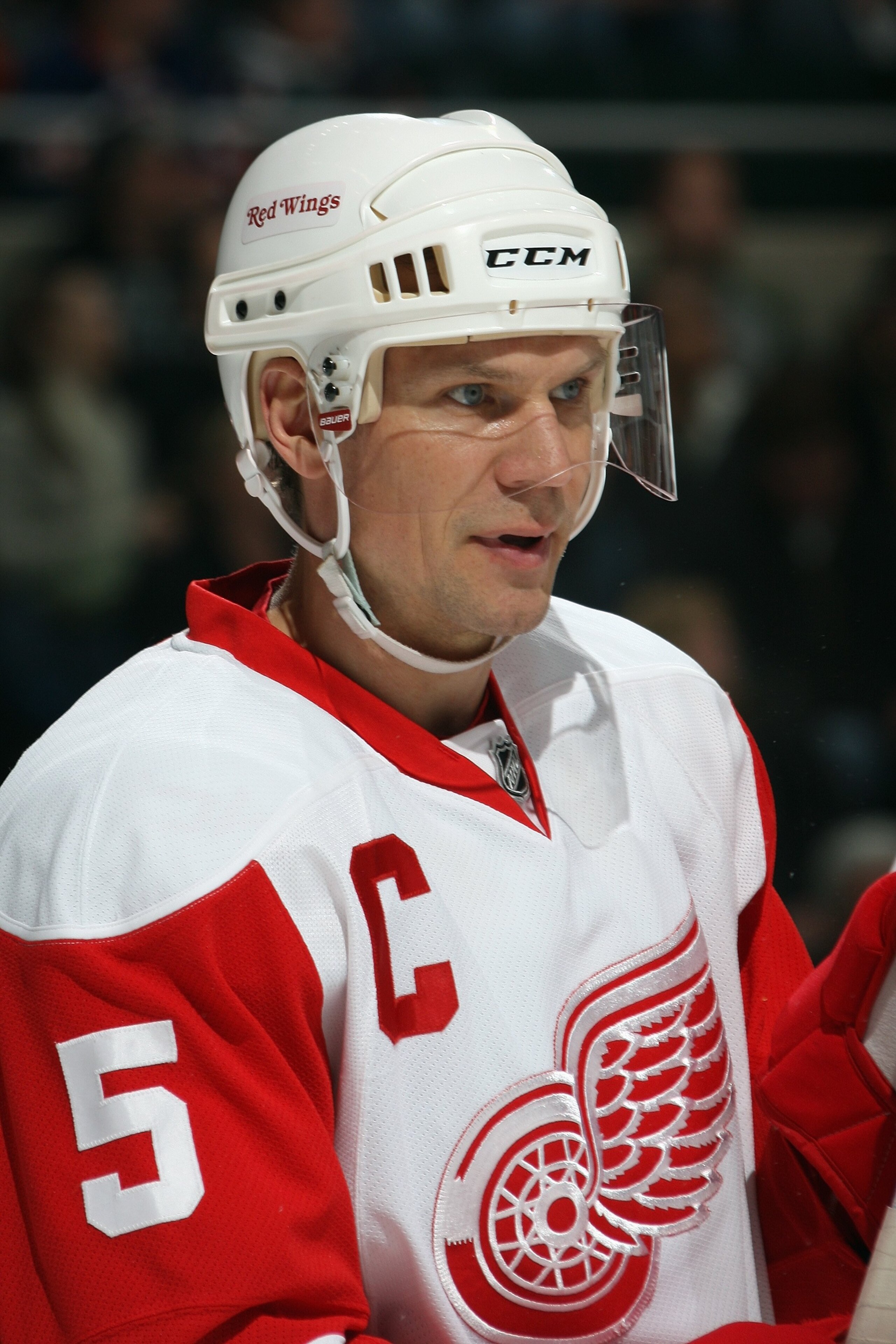 UNIONDALE, NY - JANUARY 12:  Nicklas Lidstrom #5 of the Detroit Red Wings looks on during the game against the New York Islanders at the Nassau Coliseum on January 12, 2010 in Uniondale, New York.  (Photo by Bruce Bennett/Getty Images)