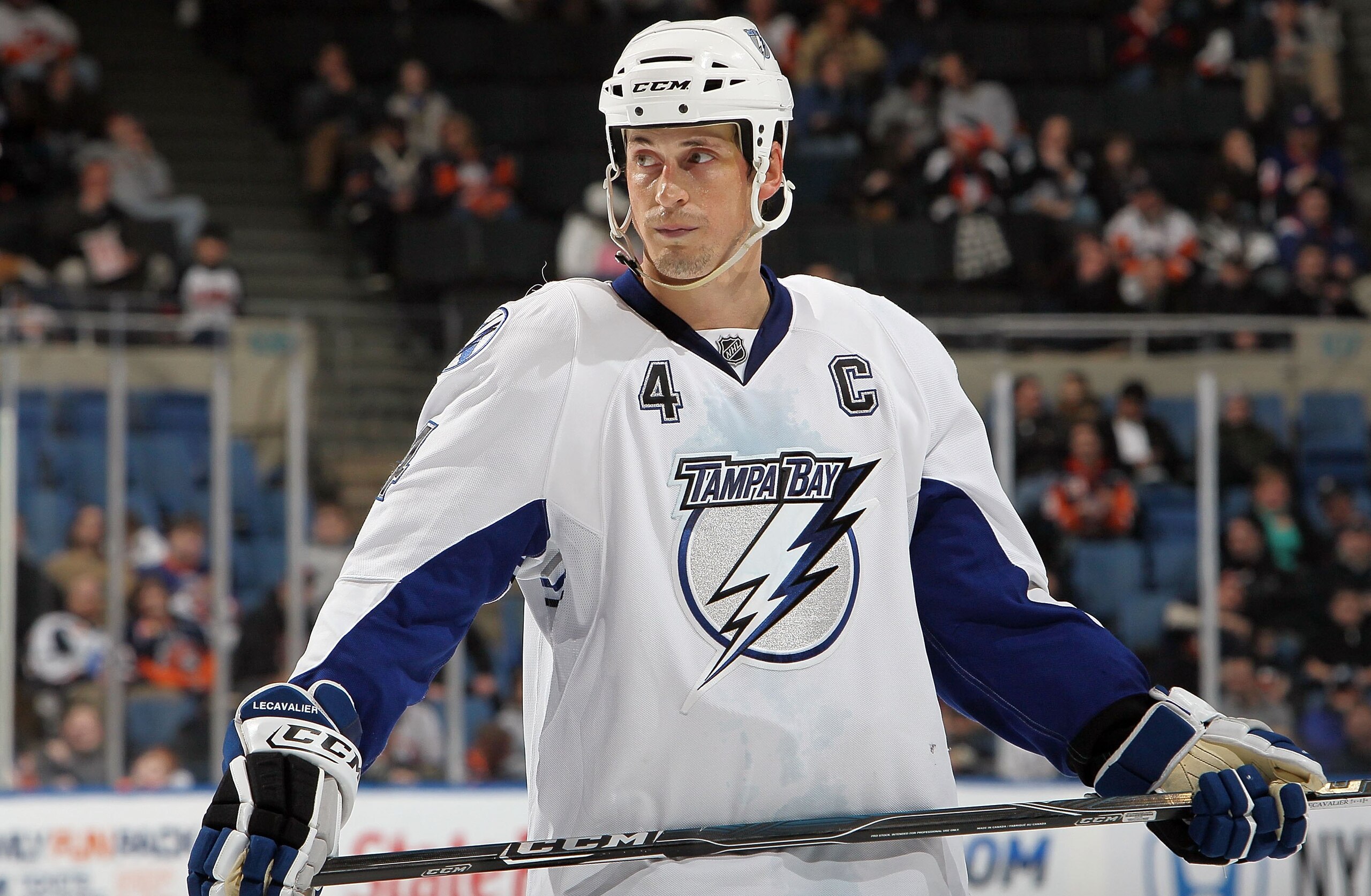 UNIONDALE, NY - FEBRUARY 13:  Vincent Lecavalier #4 of the Tampa Bay Lightning skates against the New York Islanders on February 13, 2010 at Nassau Coliseum in Uniondale, New York. The Isles defeated the Lightning 5-4.  (Photo by Jim McIsaac/Getty Images)