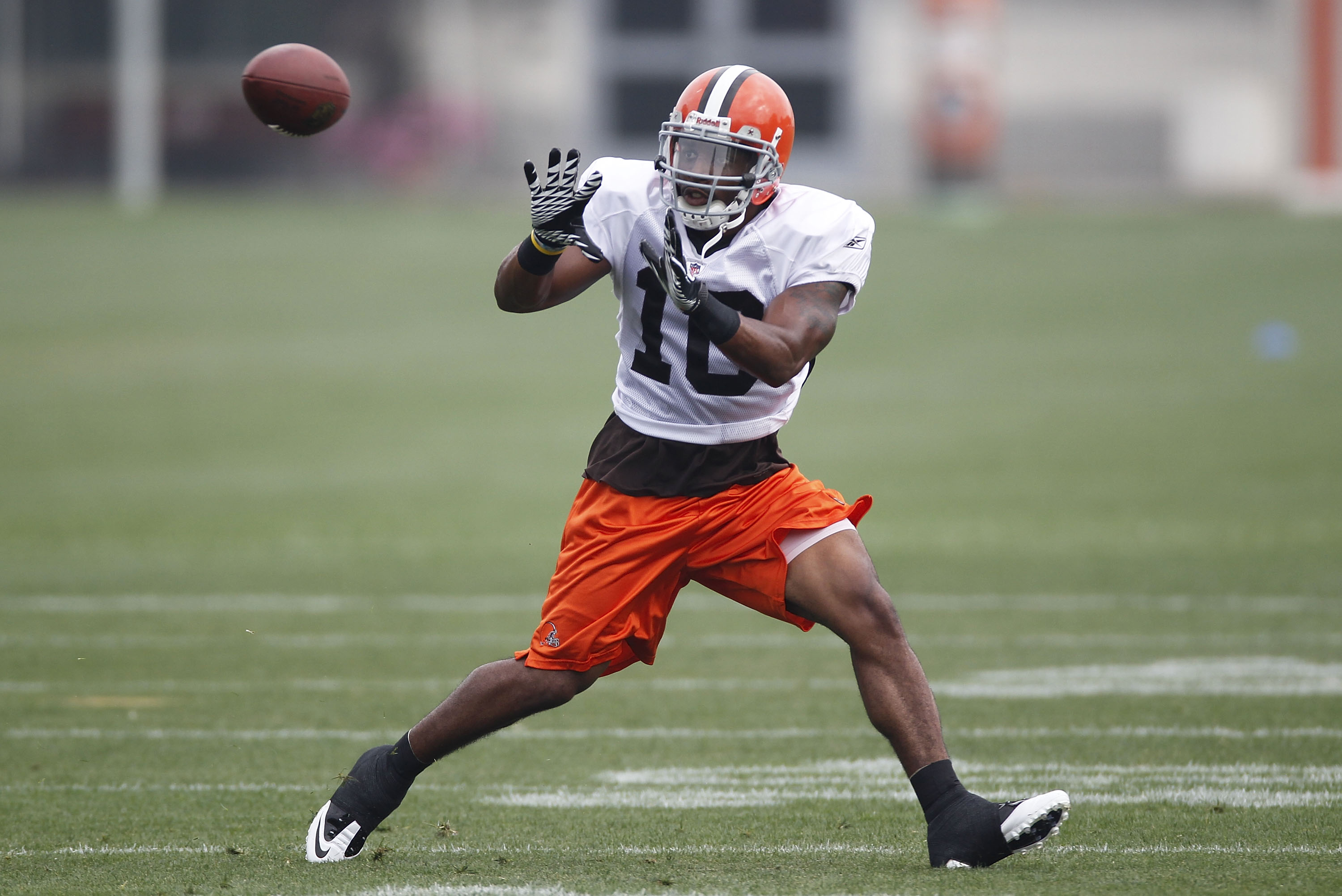 BEREA, OH - AUGUST 04:  Syndric Steptoe #10 of the Cleveland Browns catches a pass during training camp at the Cleveland Browns Training and Administrative Complex on August 4, 2010 in Berea, Ohio.  (Photo by Gregory Shamus/Getty Images)