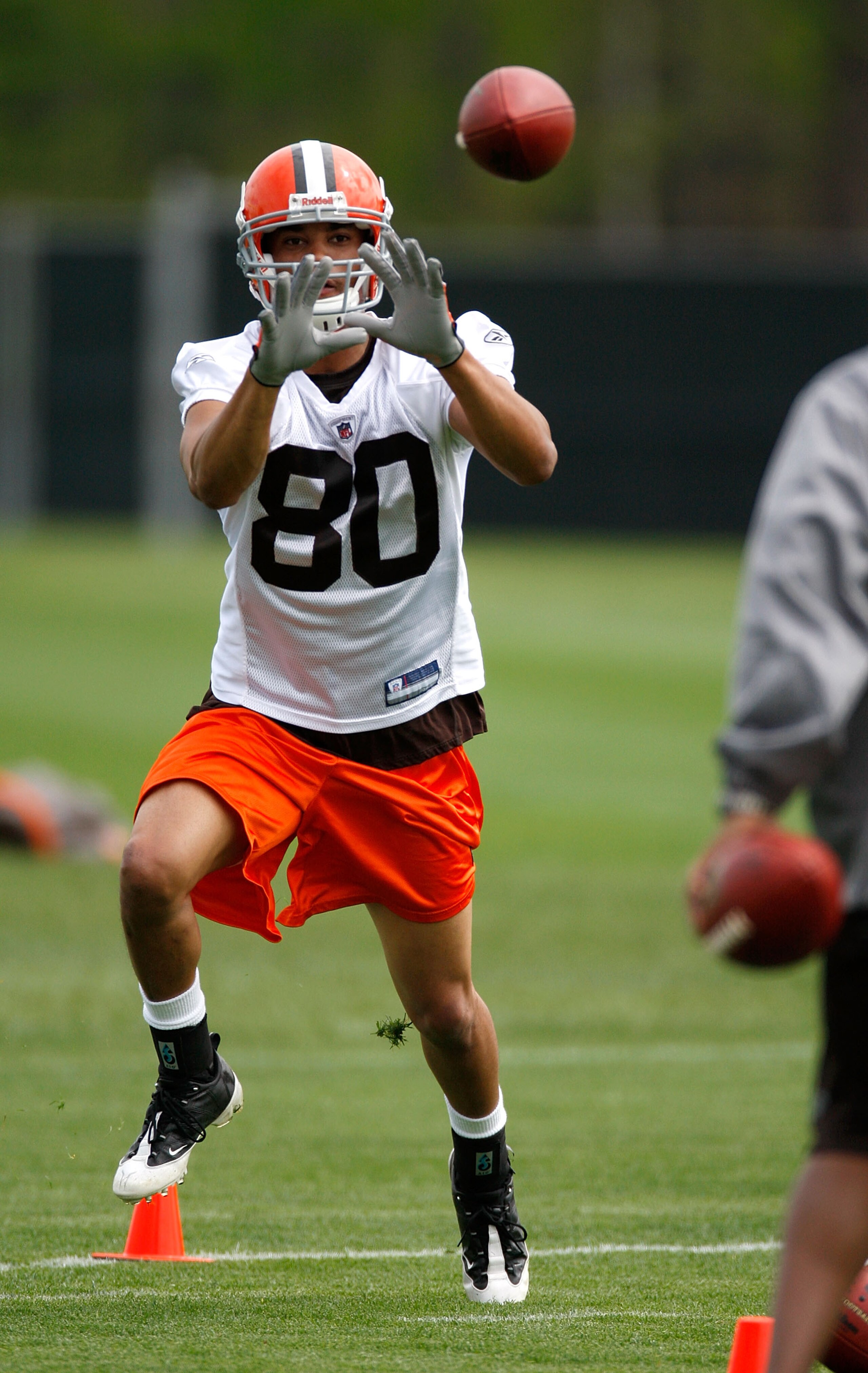 BEREA, OH - MAY 02: Brian Robiskie #80 of the Cleveland Browns catches a pass during rookie mini camp at the Cleveland Browns Training and Administrative Complex on May 2, 2009 in Berea, Ohio. (Photo by Gregory Shamus/Getty Images) BEREA, OH - MAY 02: Brian Robiskie #80 of the Cleveland Browns catches a pass during rookie mini camp at the Cleveland Browns Training and Administrative Complex on May 2, 2009 in Berea, Ohio. (Photo by Gregory Shamus/Getty Images)