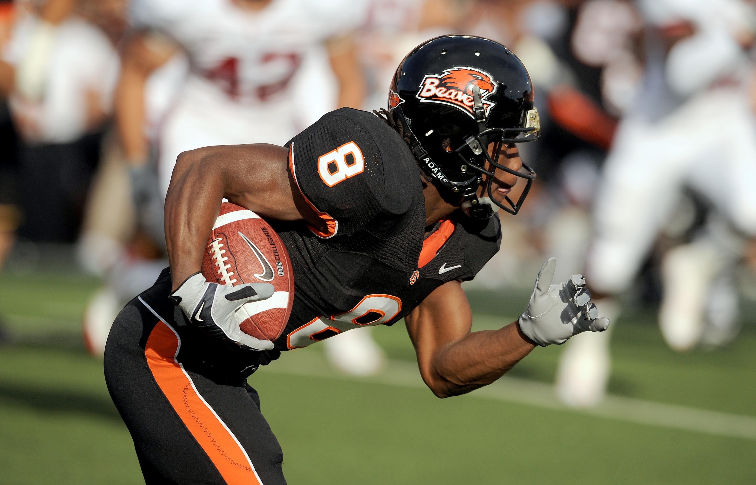 CORVALLIS, OR - OCTOBER 10: Wide receiver James Rodgers #8 of the Oregon State Beavers heads upfield with a pass reception  in the first quarter of the game against the he Stanford Cardinals at Reser Stadium on October 10, 2009 in Corvallis, Oregon. Orego