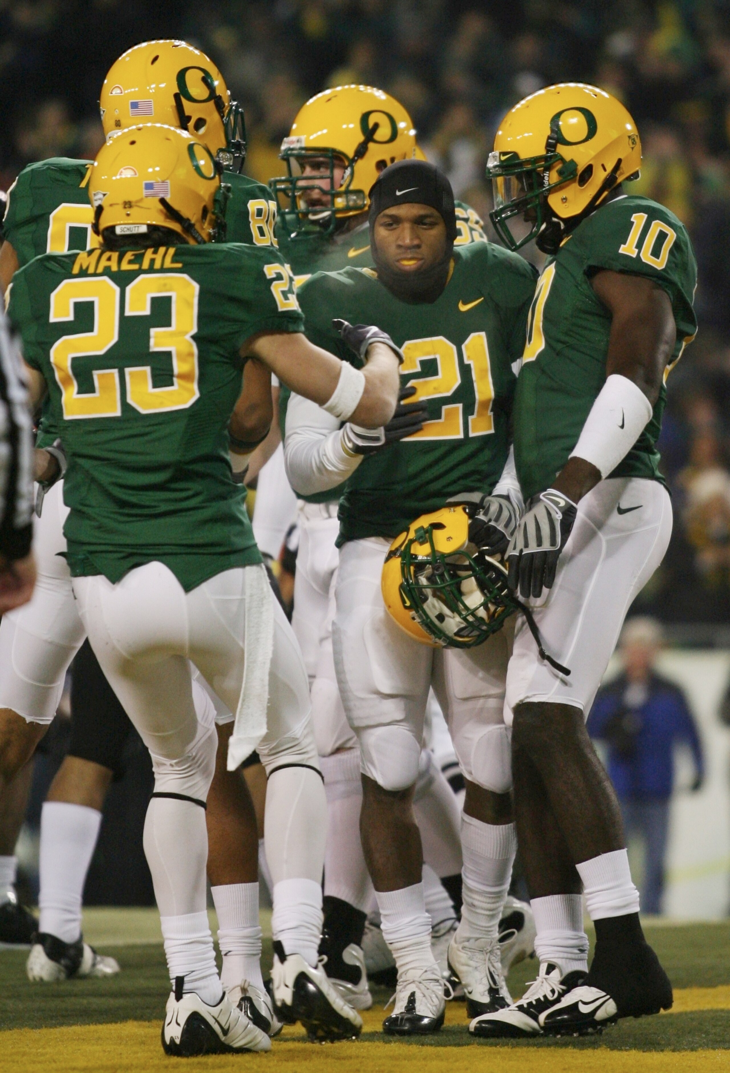 EUGENE,OR - DECEMBER 03: Running back LaMichael James #21 of the Oregon Ducks is congratulated by teammates after scoring a touchdown against the Oregon State Beavers at Autzen Stadium on December 3, 2009 in Eugene, Oregon. (Photo by Tom Hauck/Getty Imag EUGENE,OR - DECEMBER 03: Running back LaMichael James #21 of the Oregon Ducks is congratulated by teammates after scoring a touchdown against the Oregon State Beavers at Autzen Stadium on December 3, 2009 in Eugene, Oregon. (Photo by Tom Hauck/Getty Imag