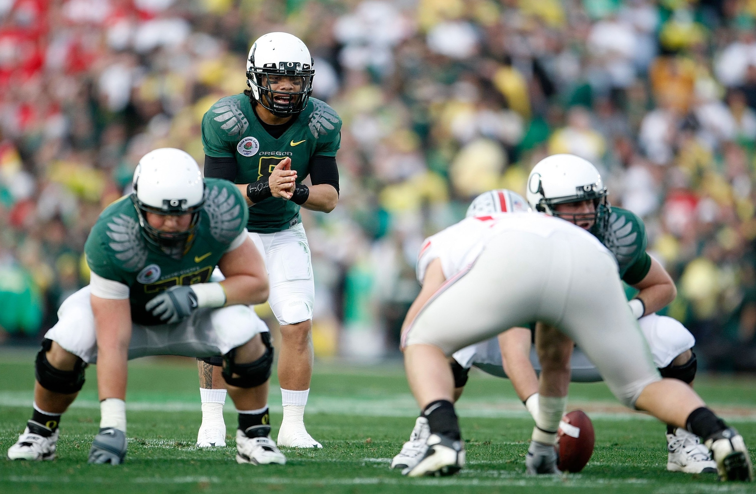 PASADENA, CA - JANUARY 01:  Quarterback Jeremiah Masoli #8 of the Oregon Ducks calls the snap count against the Ohio State Buckeyes at the 96th Rose Bowl game on January 1, 2010 in Pasadena, California.  (Photo by Jeff Gross/Getty Images)