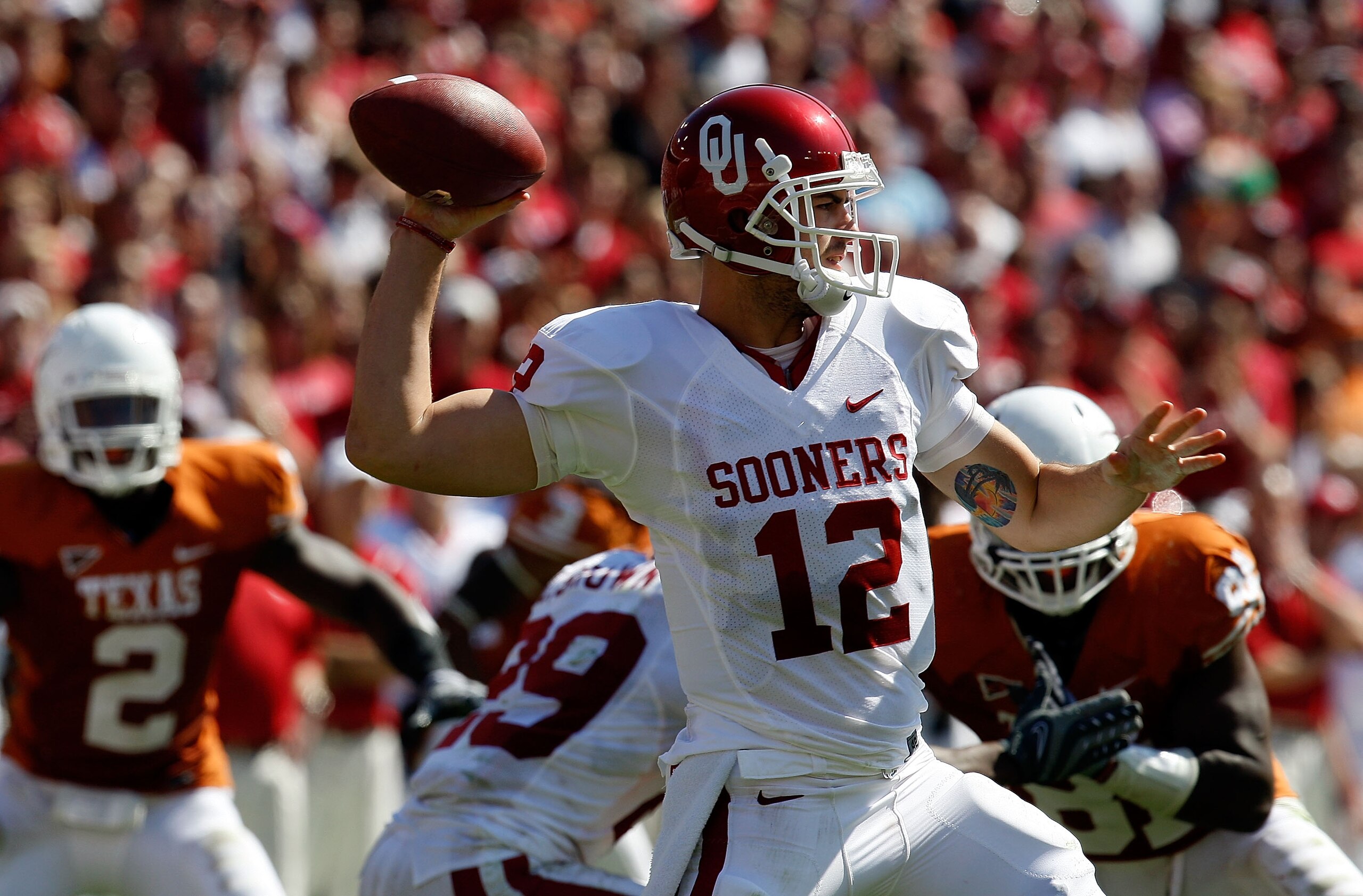DALLAS - OCTOBER 17: Quarterback Landry Jones #12 of the Oklahoma Sooners drops back to pass against the Texas Longhorns at Cotton Bowl on October 17, 2009 in Dallas, Texas. (Photo by Ronald Martinez/Getty Images) DALLAS - OCTOBER 17: Quarterback Landry Jones #12 of the Oklahoma Sooners drops back to pass against the Texas Longhorns at Cotton Bowl on October 17, 2009 in Dallas, Texas. (Photo by Ronald Martinez/Getty Images)