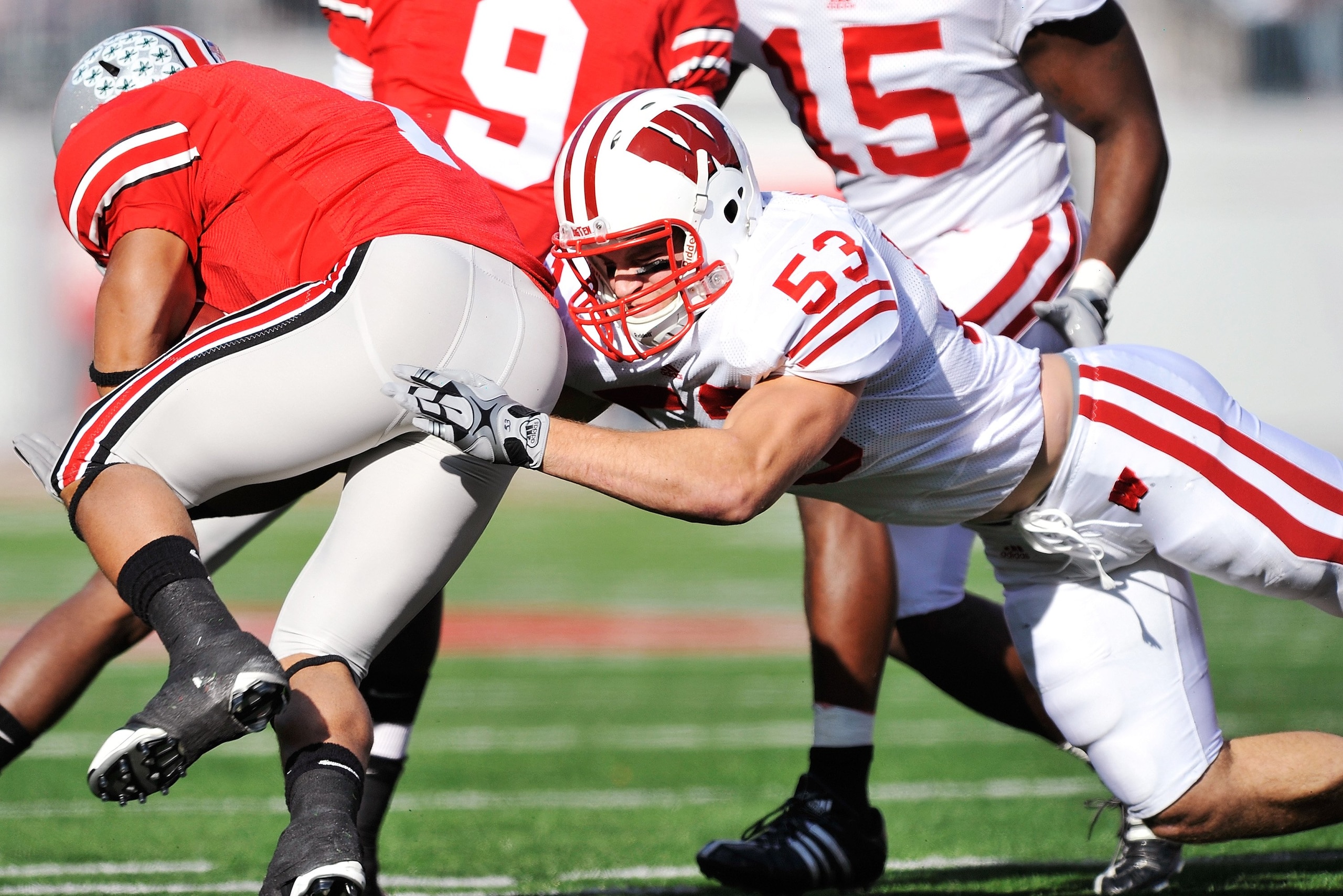 COLUMBUS, OH - OCTOBER 10:  Linebacker Mike Taylor #53 of the Wisconsin Badgers makes a tackle against the Ohio State Buckeyes at Ohio Stadium on October 10, 2009 in Columbus, Ohio.  (Photo by Jamie Sabau/Getty Images)