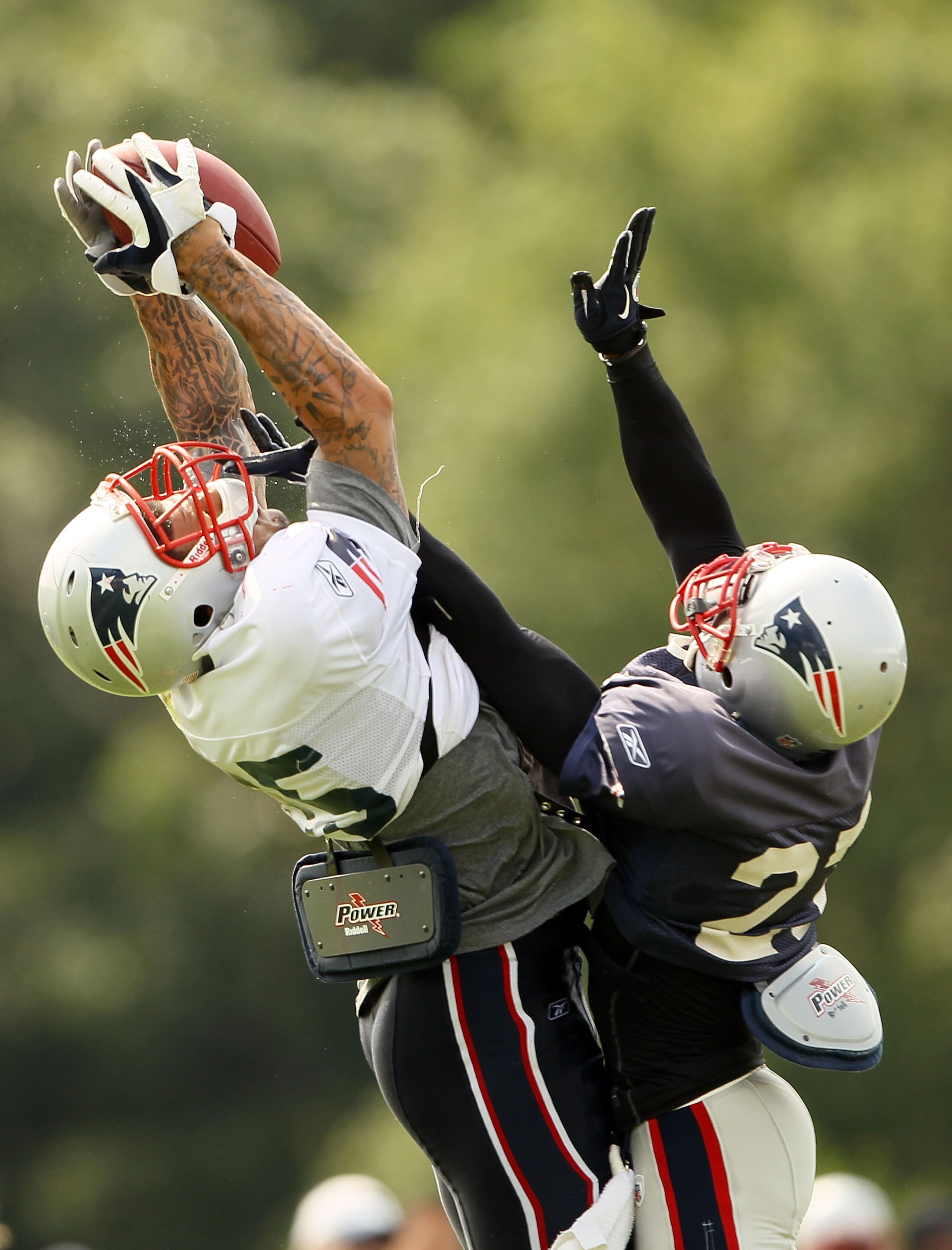 FOXBORO, MA - AUGUST 02:  Aaron Hernandez #85 tries to hang on to the ball as Kyle Arrington #27 breaks up the pass during the New England Patriots training camp on August 2, 2010 at Gillette Stadium in Foxboro, Massachusetts.  (Photo by Elsa/Getty Images