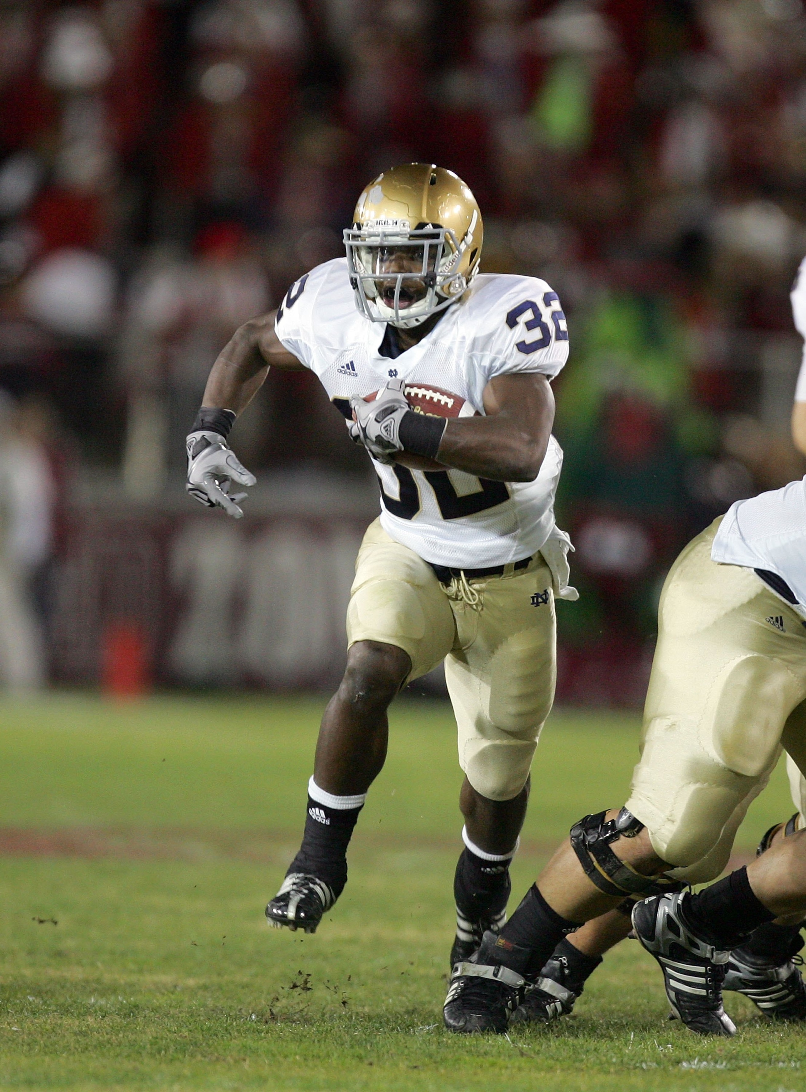 PALO ALTO, CA - NOVEMBER 28:  Theo Riddick #32 of the Notre Dame Fighting Irish runs with the ball during their game against the Stanford Cardinal at Stanford Stadium on November 28, 2009 in Palo Alto, California.  (Photo by Ezra Shaw/Getty Images)