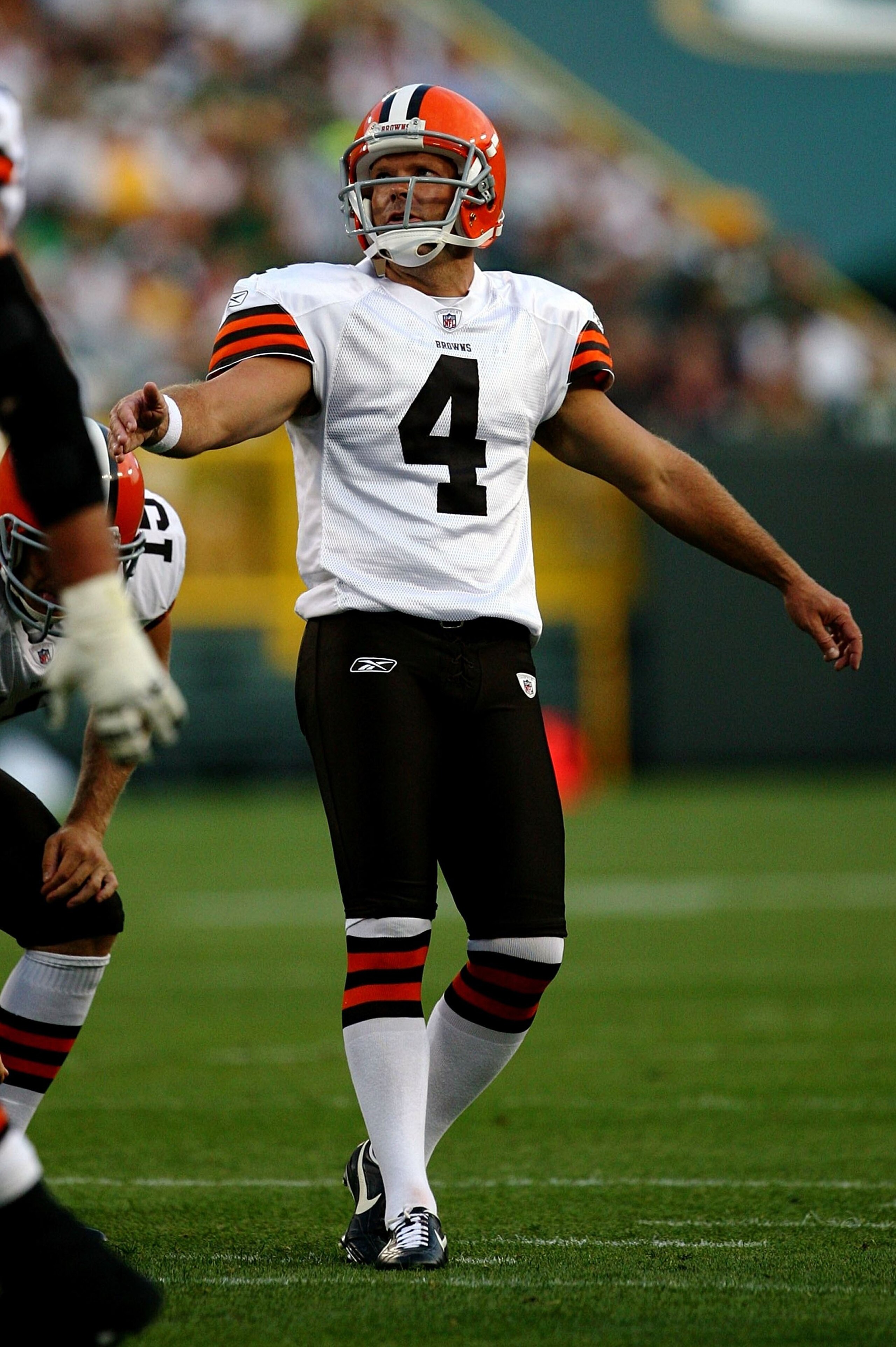 GREEN BAY, WI - AUGUST 15:  Kicker Phil Dawson #4 of the Cleveland Browns misses a field goal against the Green Bay Packers during the preseason game at Lambeau Field on August 15, 2009 in Green Bay, Wisconsin.  (Photo by Jonathan Daniel/Getty Images)