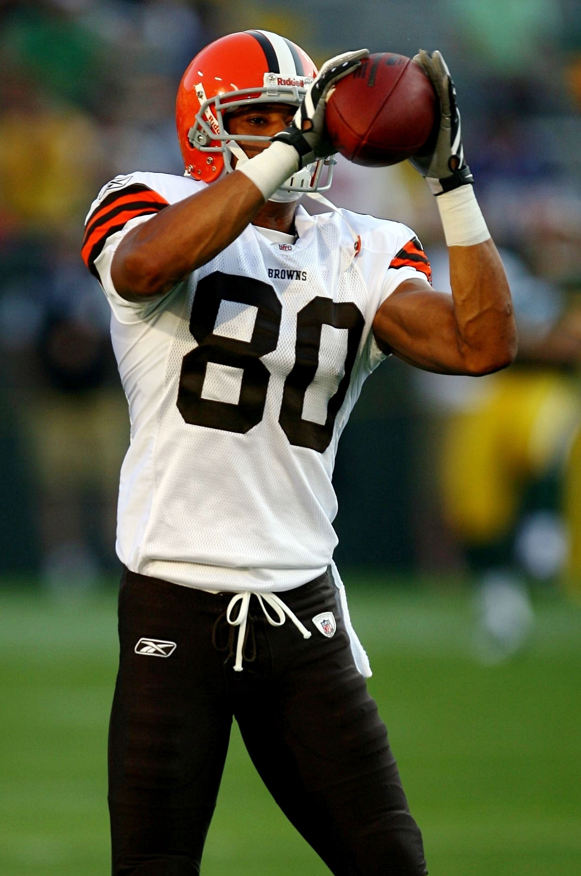 GREEN BAY, WI - AUGUST 15: Brian Robiskie #80 of the Cleveland Browns warms up before taking on the Green Bay Packers during the preseason game at Lambeau Field on August 15, 2009 in Green Bay, Wisconsin.  (Photo by Jonathan Daniel/Getty Images)