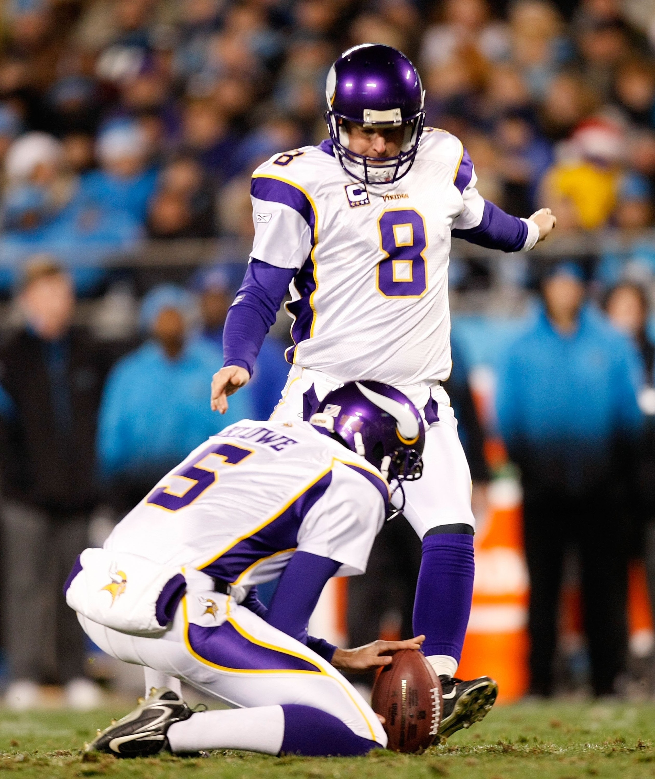 CHARLOTTE, NC - DECEMBER 20:  Kicker Ryan Longwell #8 of the Minnesota Vikings against the Carolina Panthers at Bank of America Stadium on December 20, 2009 in Charlotte, North Carolina.  (Photo by Kevin C. Cox/Getty Images)